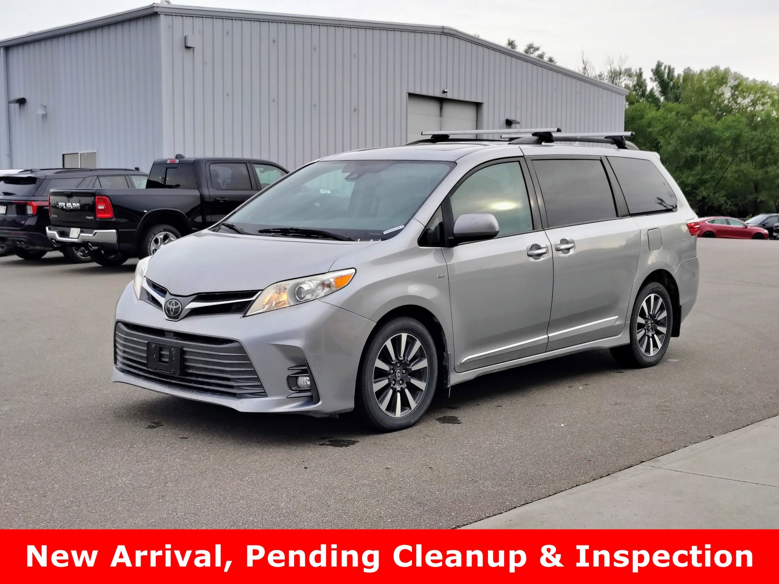 2018 Toyota Sienna XLE V6 AWD 7-Passenger's photo