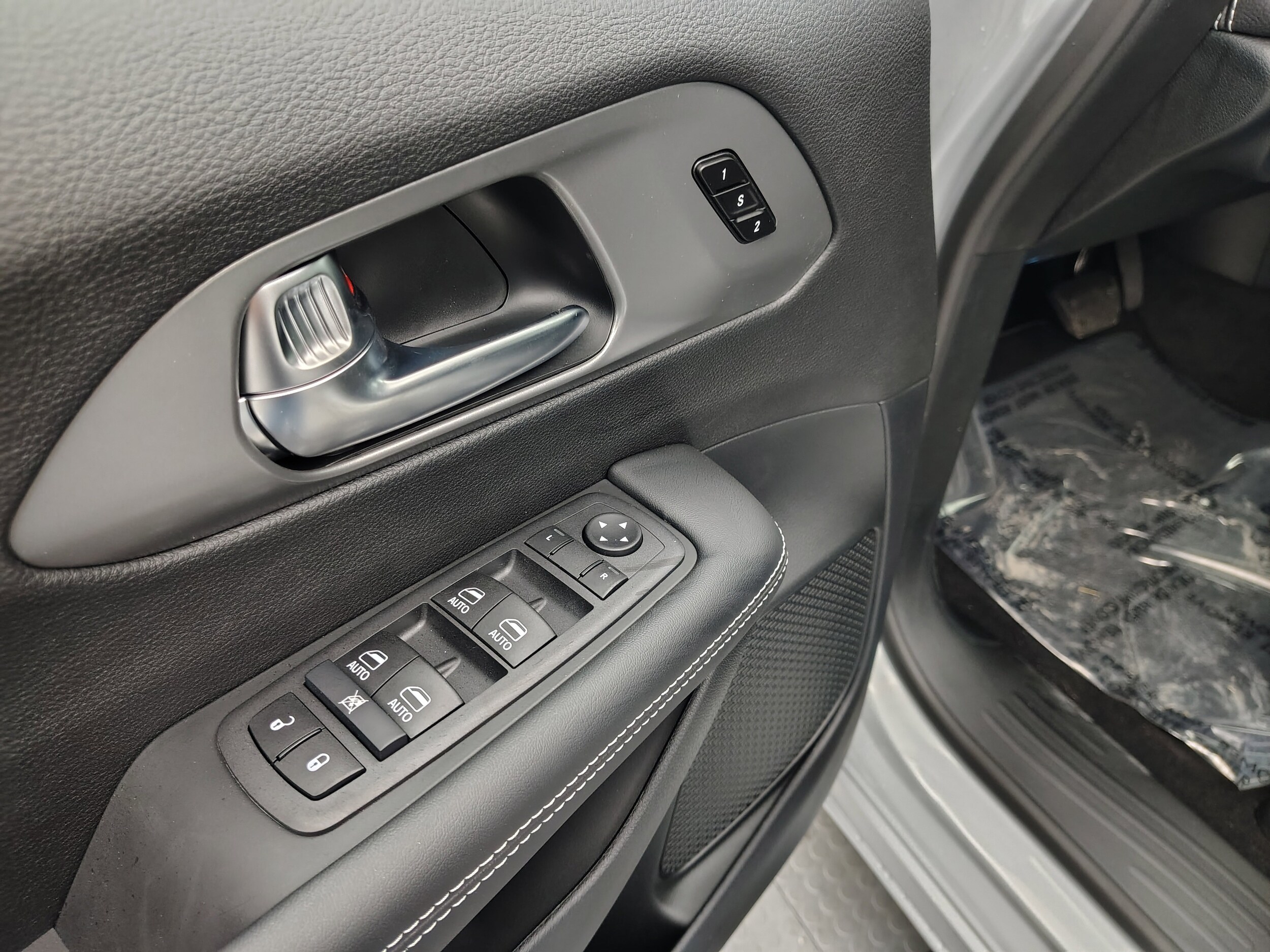 2026 Chrysler Pacifica Select - Photo 20