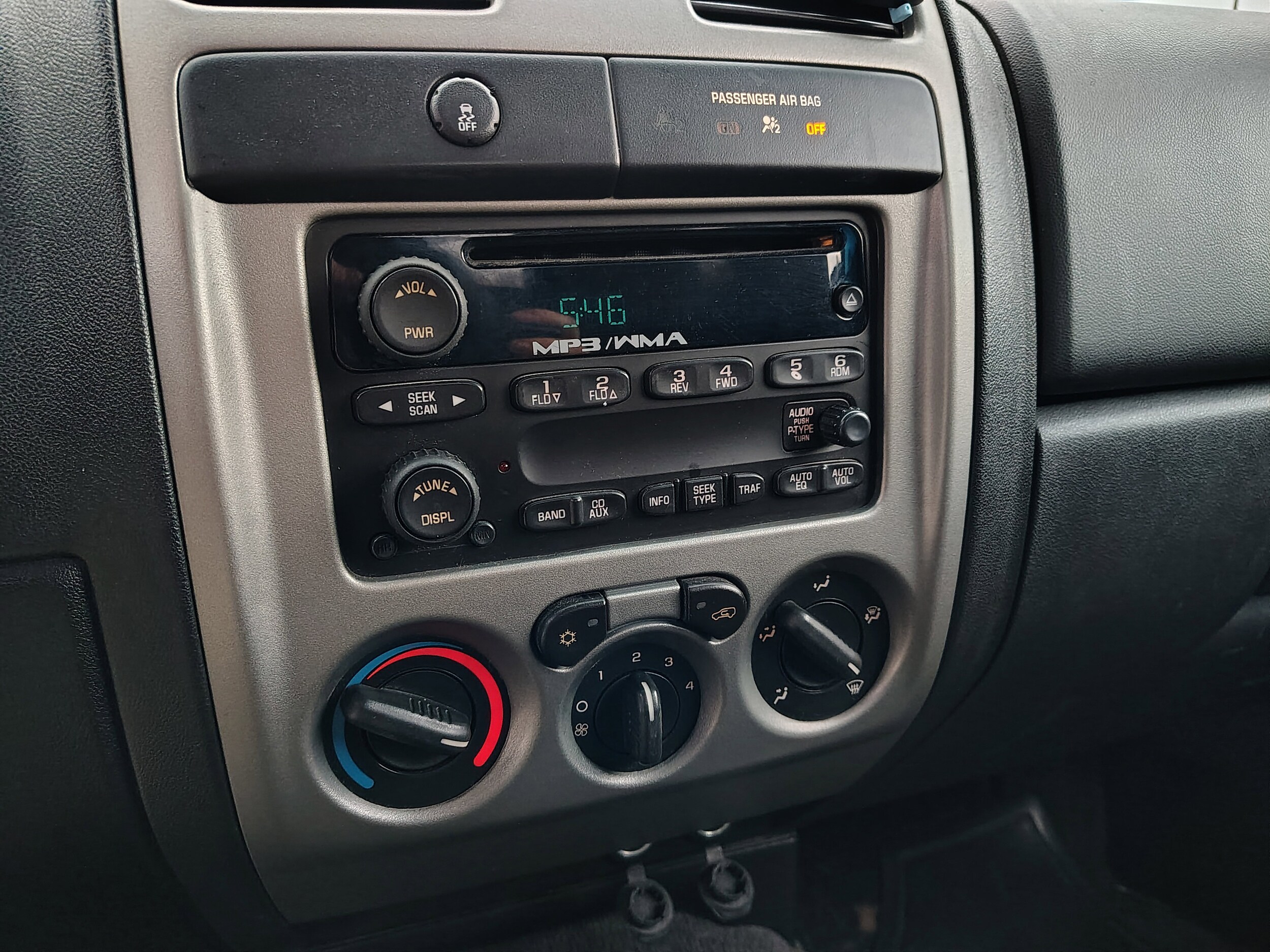 2012 Chevrolet Colorado LT photo 3