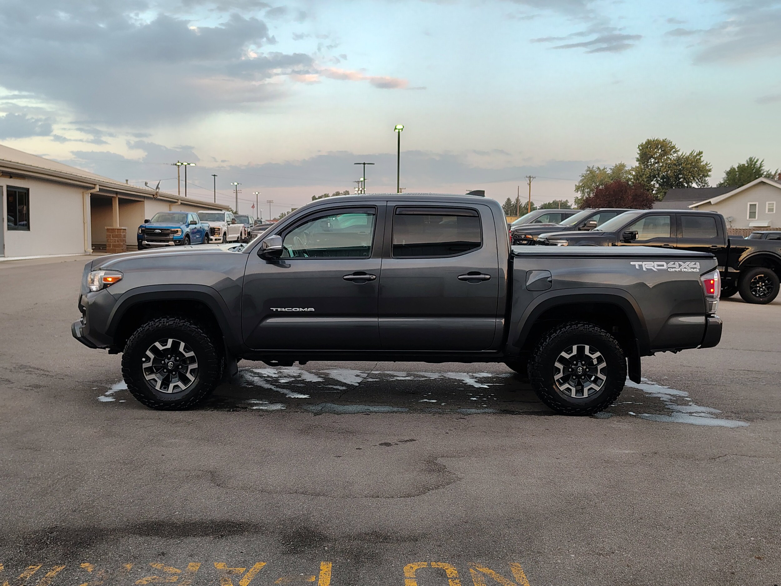 2023 Toyota Tacoma TRD V6 photo 4