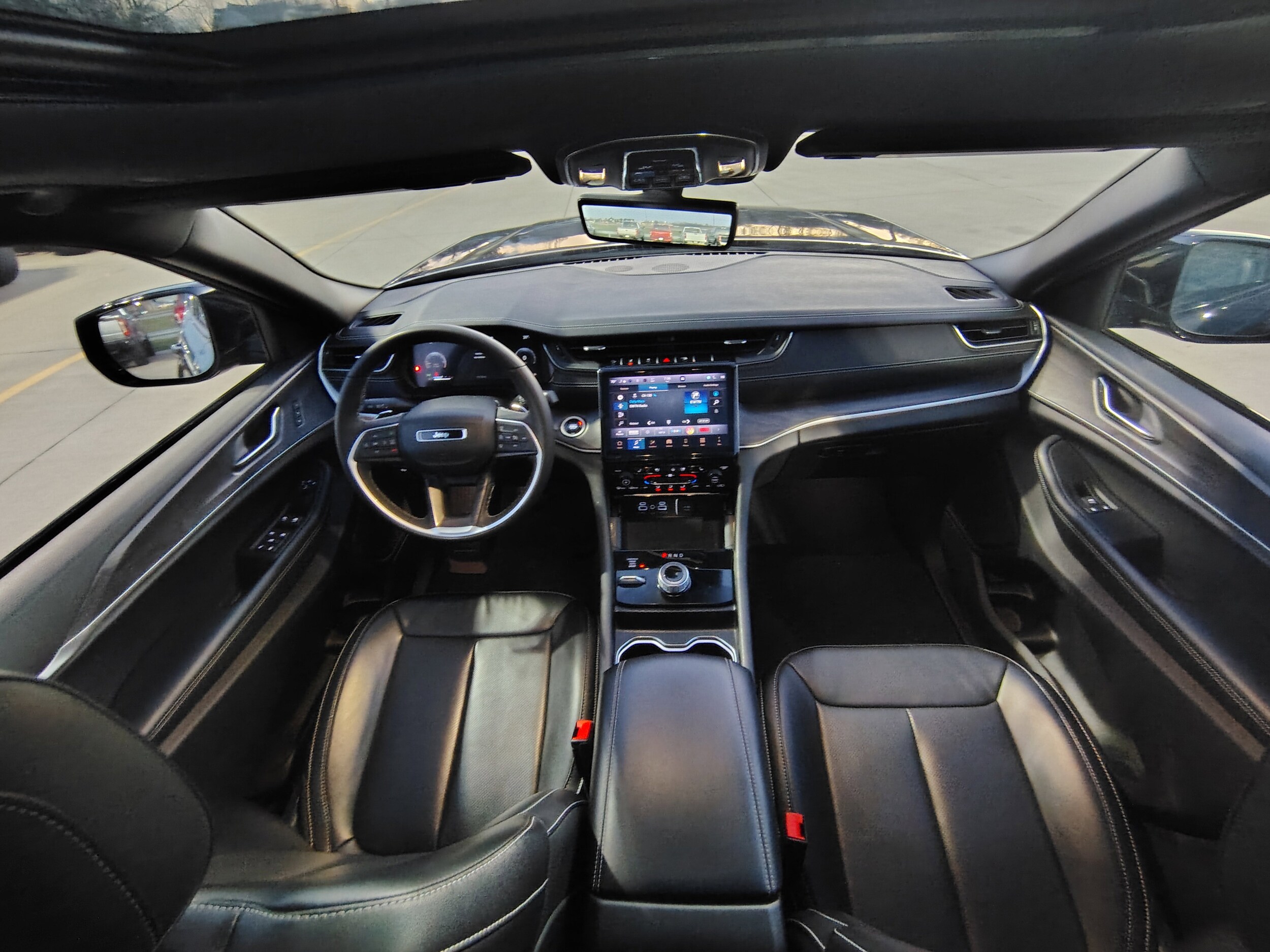 2024 Jeep Grand Cherokee Limited photo 2