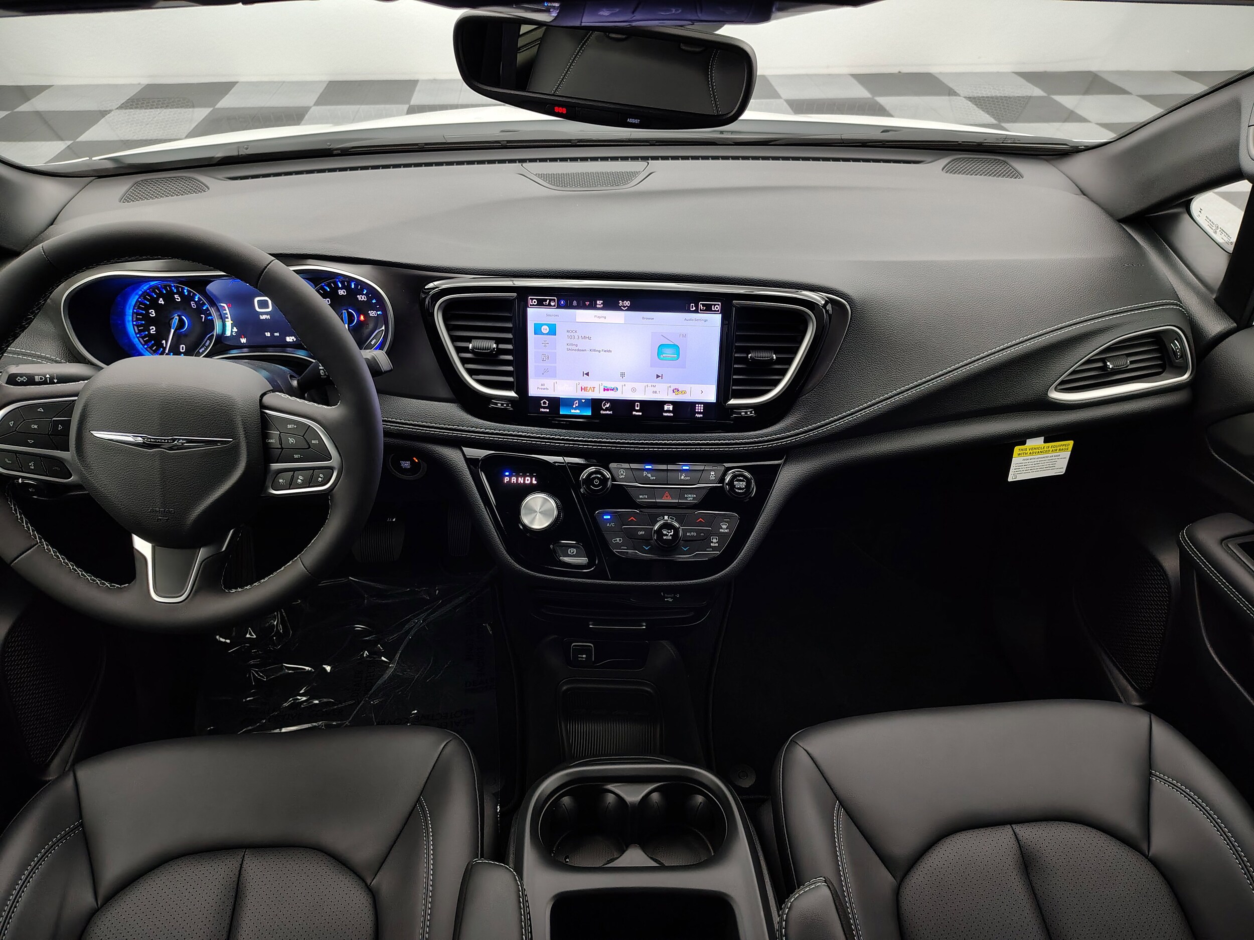 2026 Chrysler Pacifica photo 2