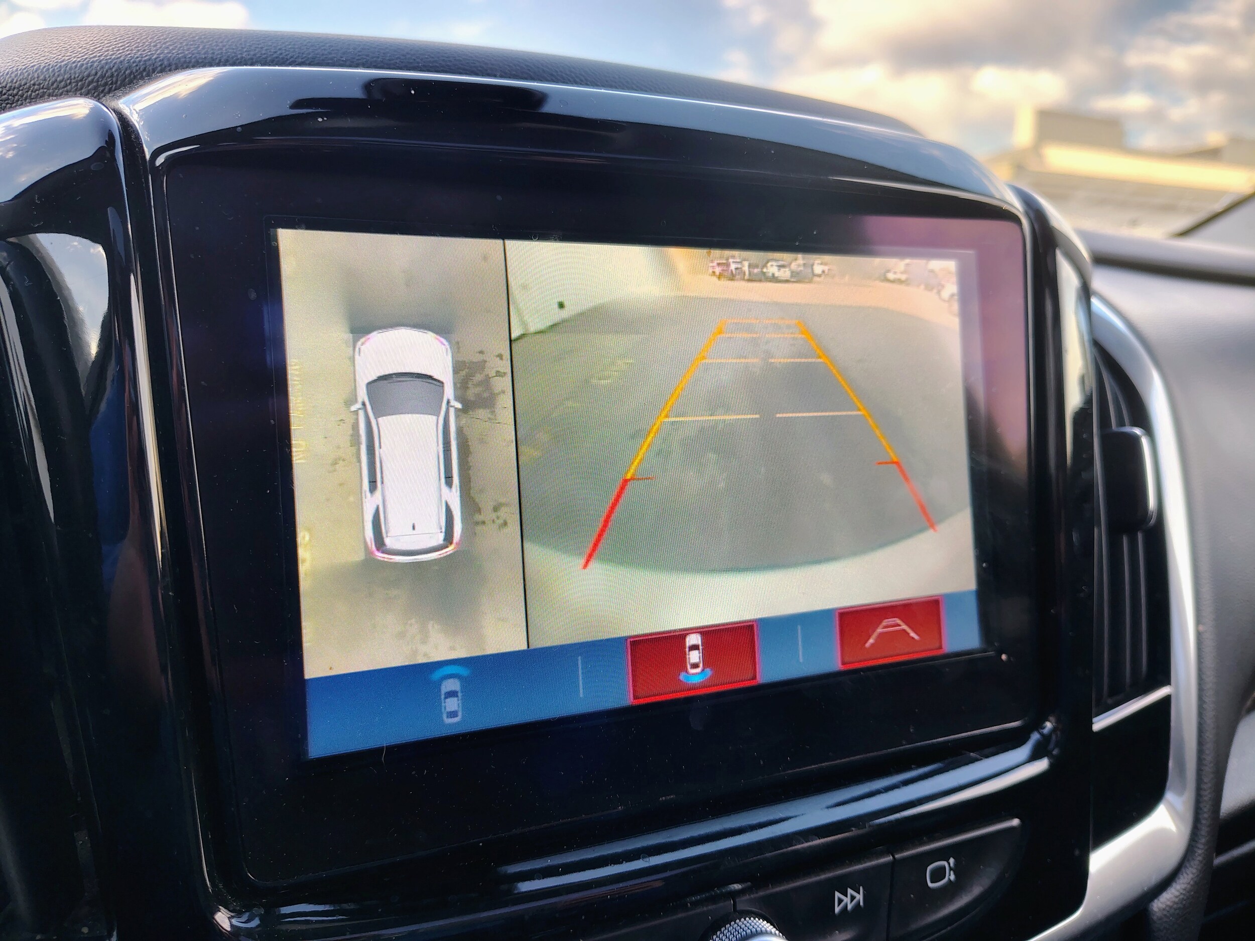 2018 Chevrolet Traverse Premier photo 3