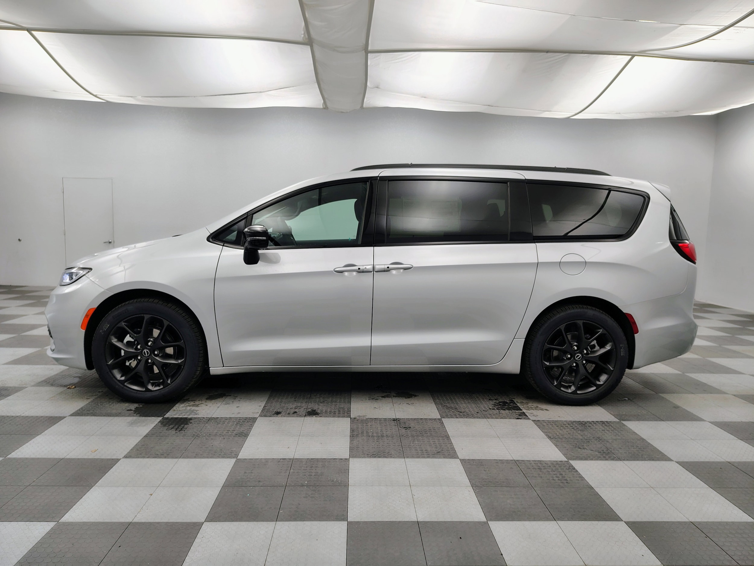 2026 Chrysler Pacifica Select - Photo 8