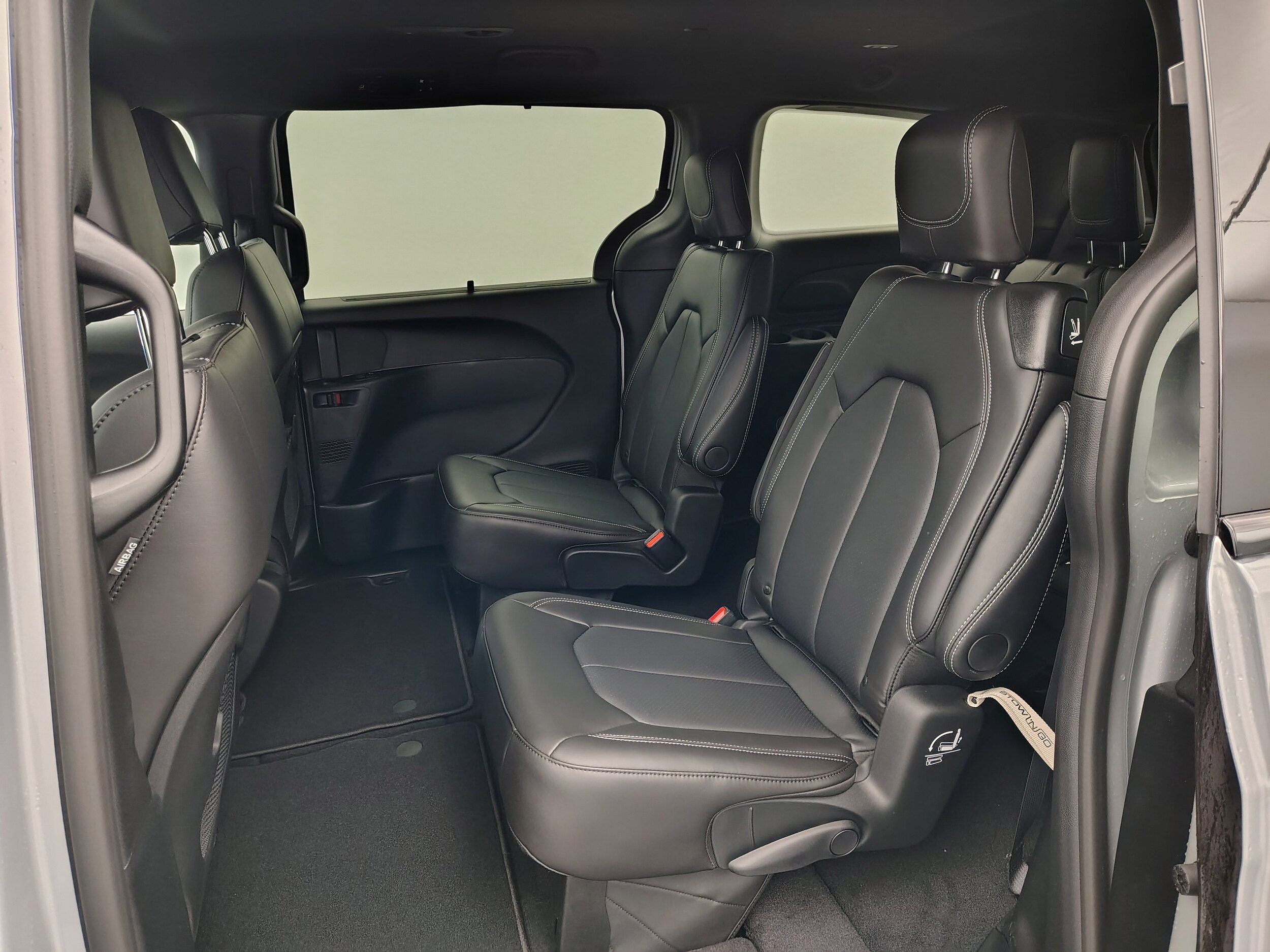 2026 Chrysler Pacifica Select - Photo 23