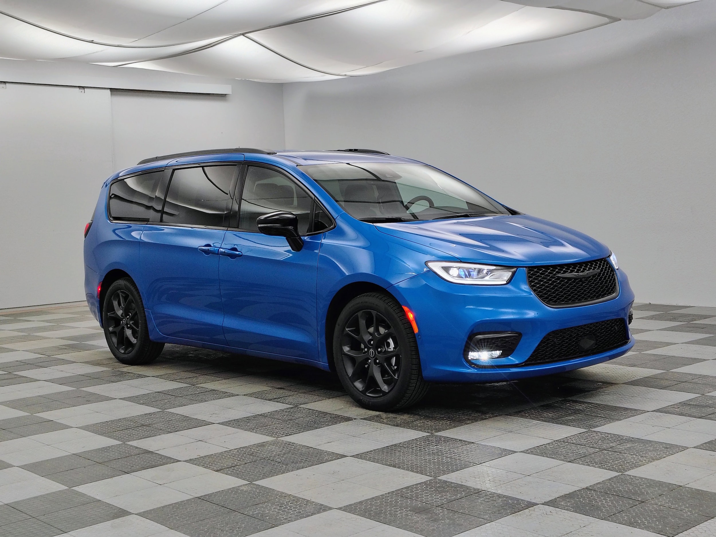 2026 Chrysler Pacifica Select's photo