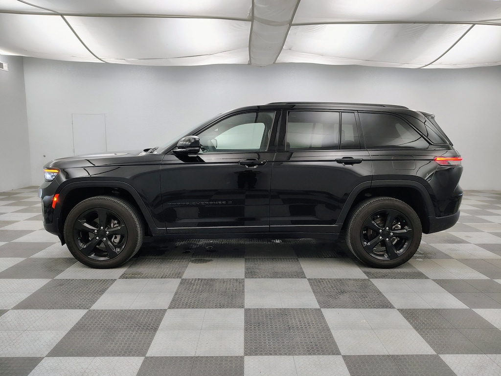 Used 2023 Jeep Grand Cherokee Laredo SUV