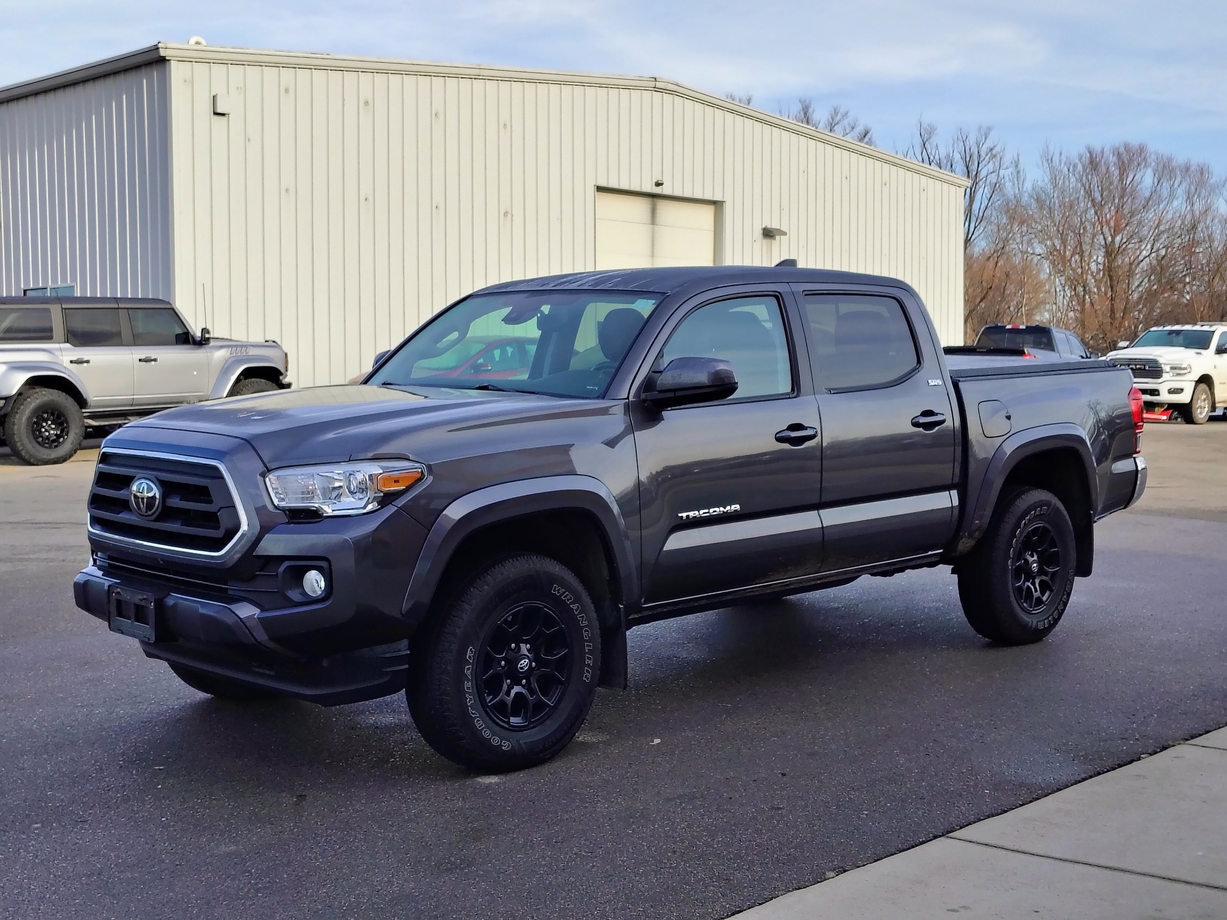 2020 Toyota Tacoma SR5's photo