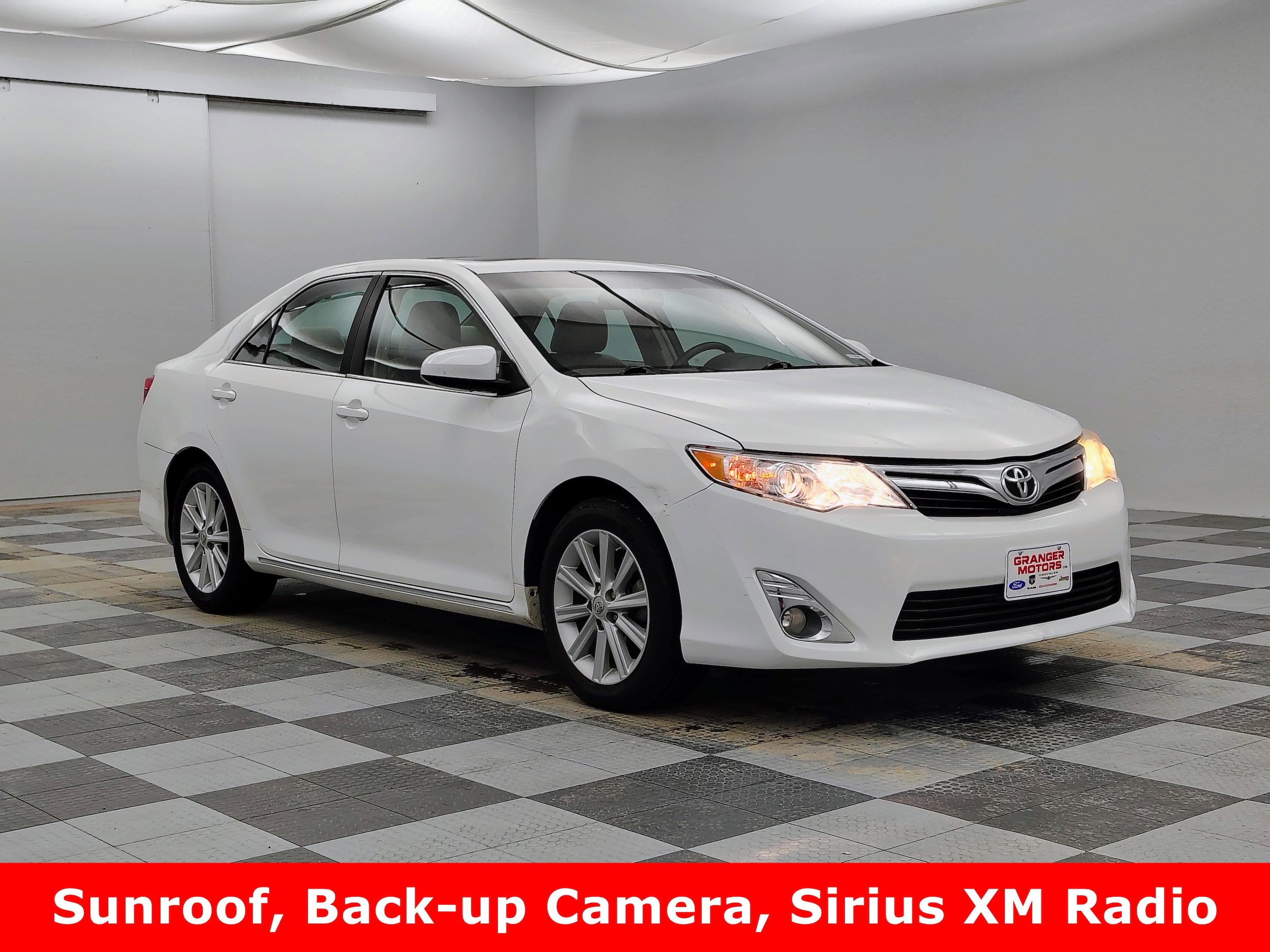 2012 Toyota Camry XLE's photo