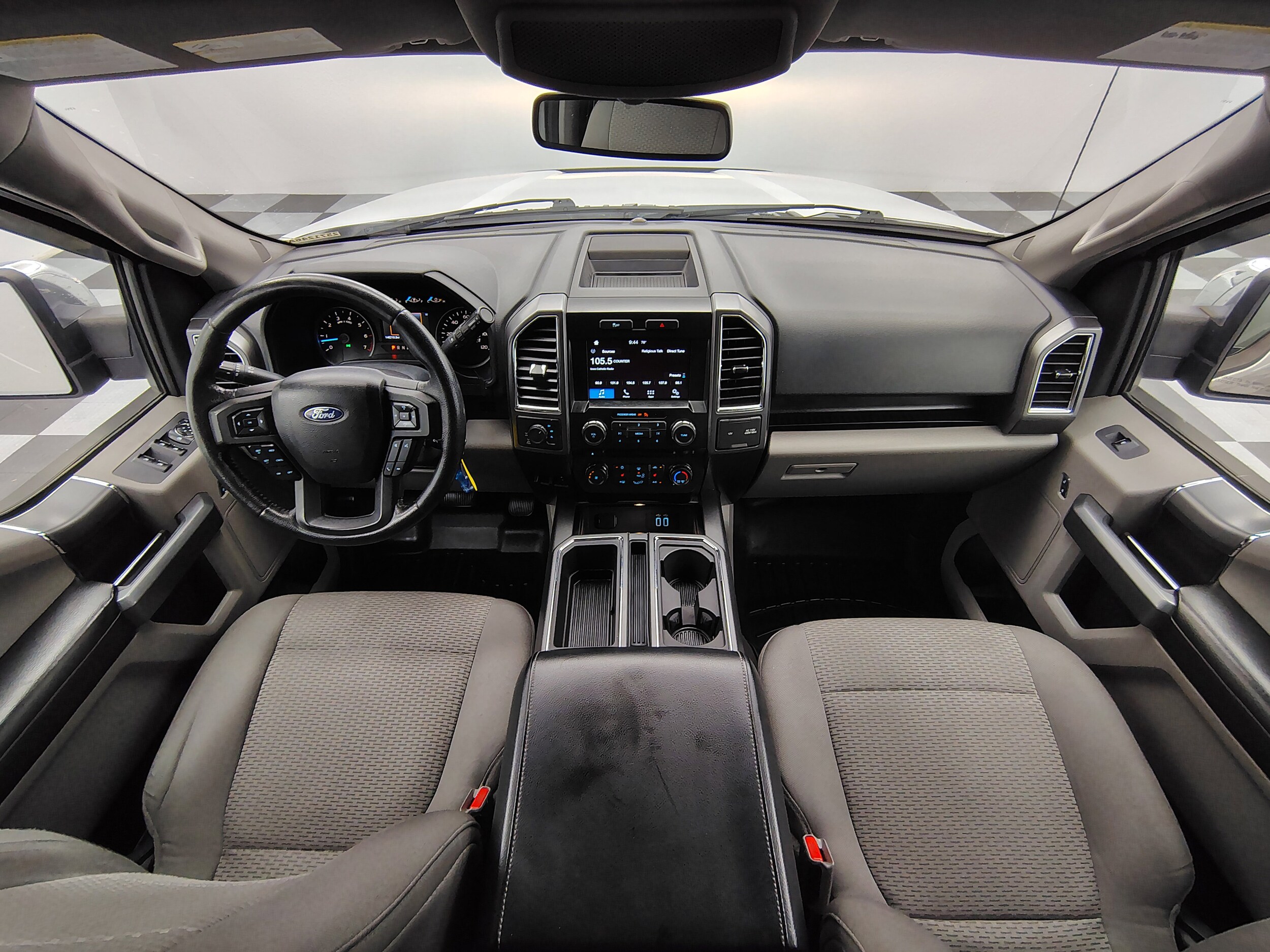 2016 Ford F-150 XLT photo 2
