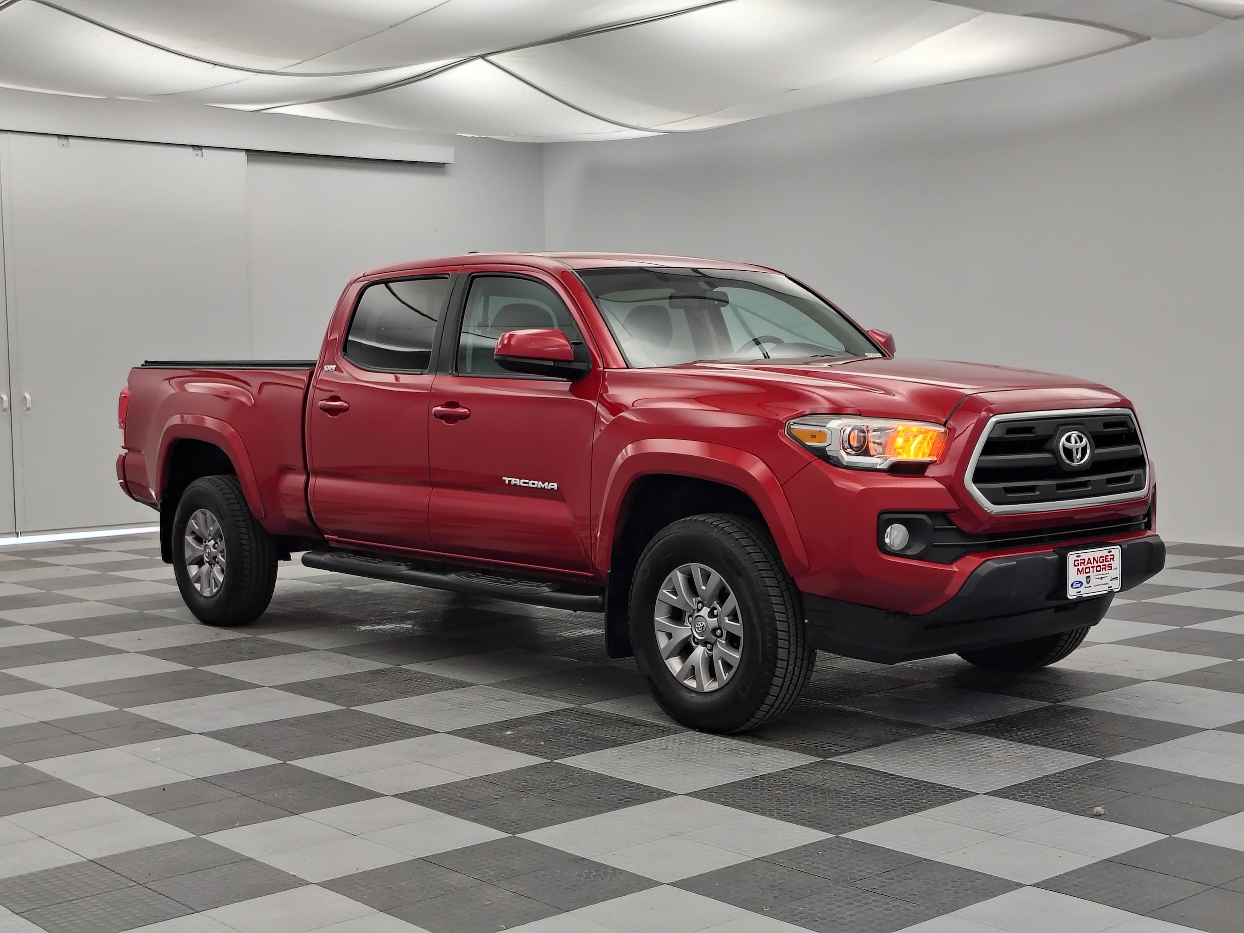 2016 Toyota Tacoma SR5's photo