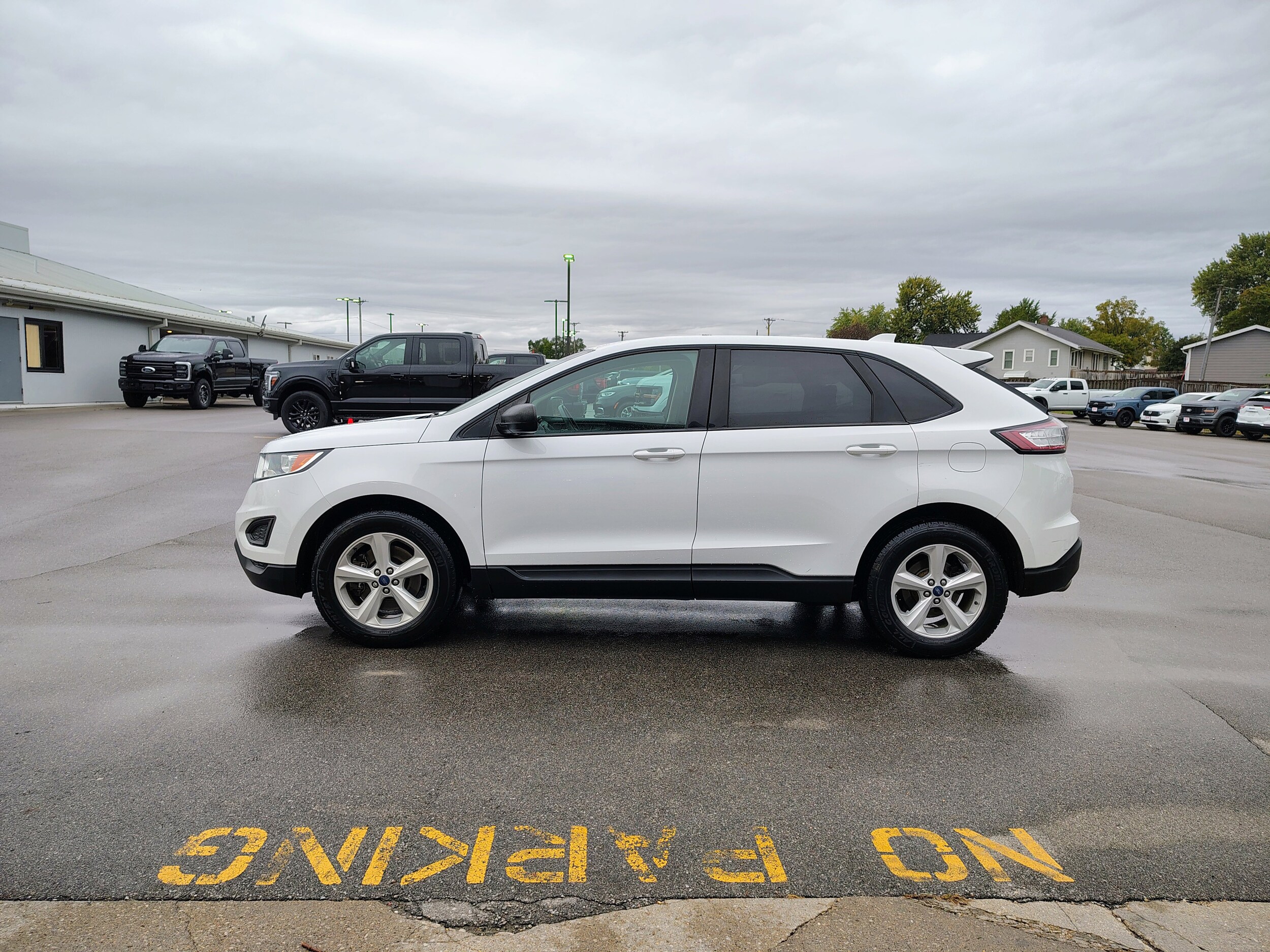 2017 Ford Edge SE photo 3