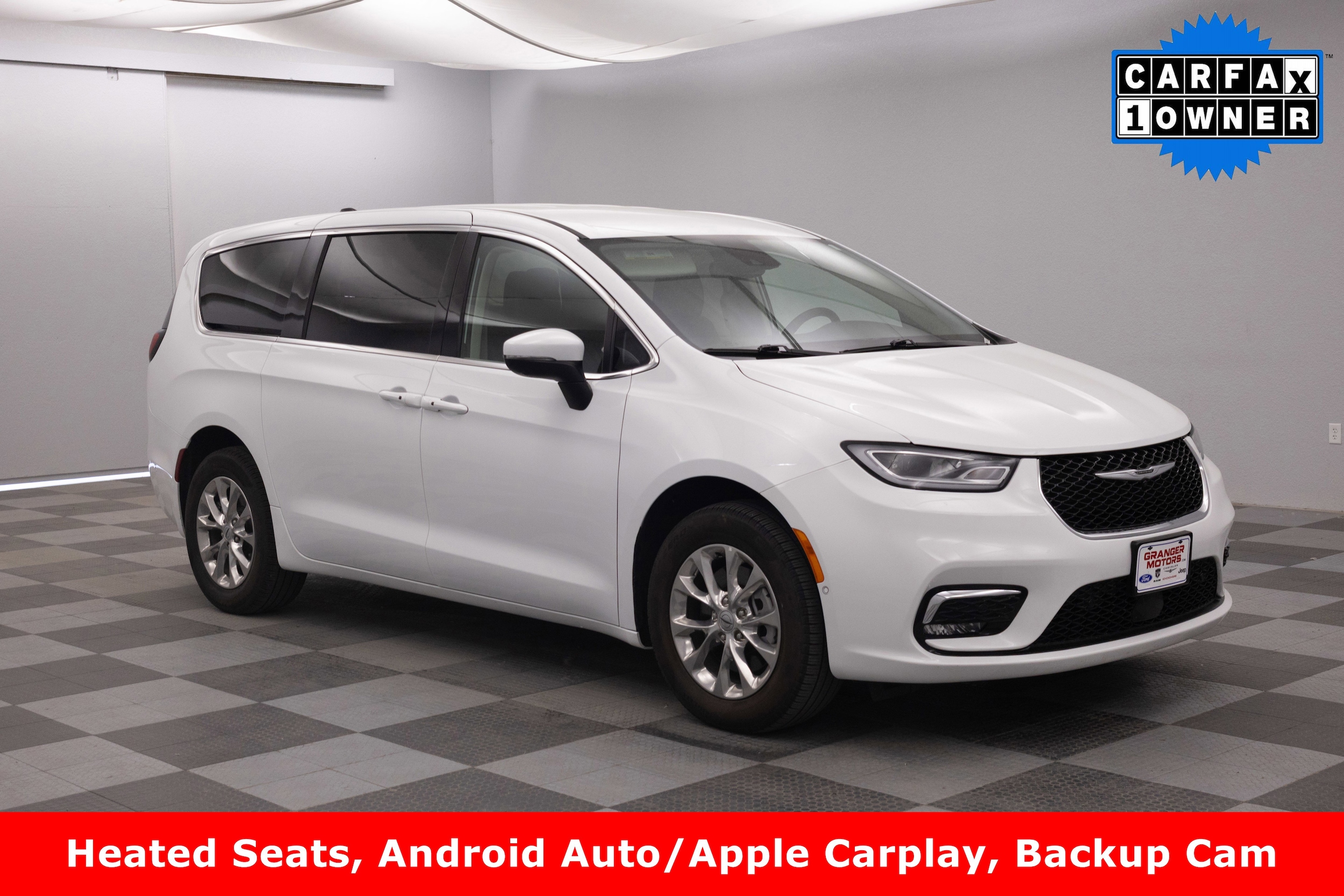 2023 Chrysler Pacifica Touring L AWD's photo