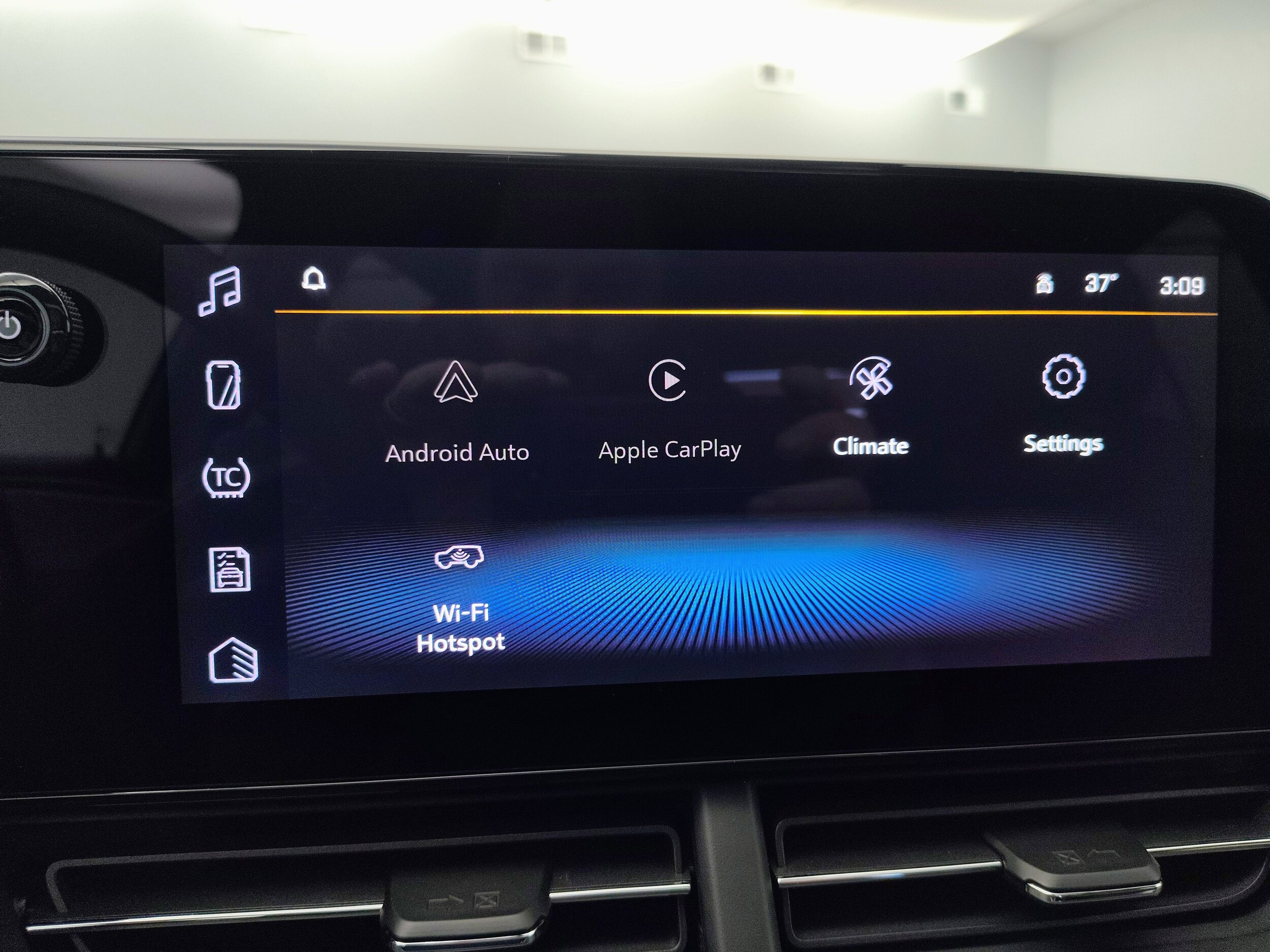 2025 Chevrolet Trax photo 4