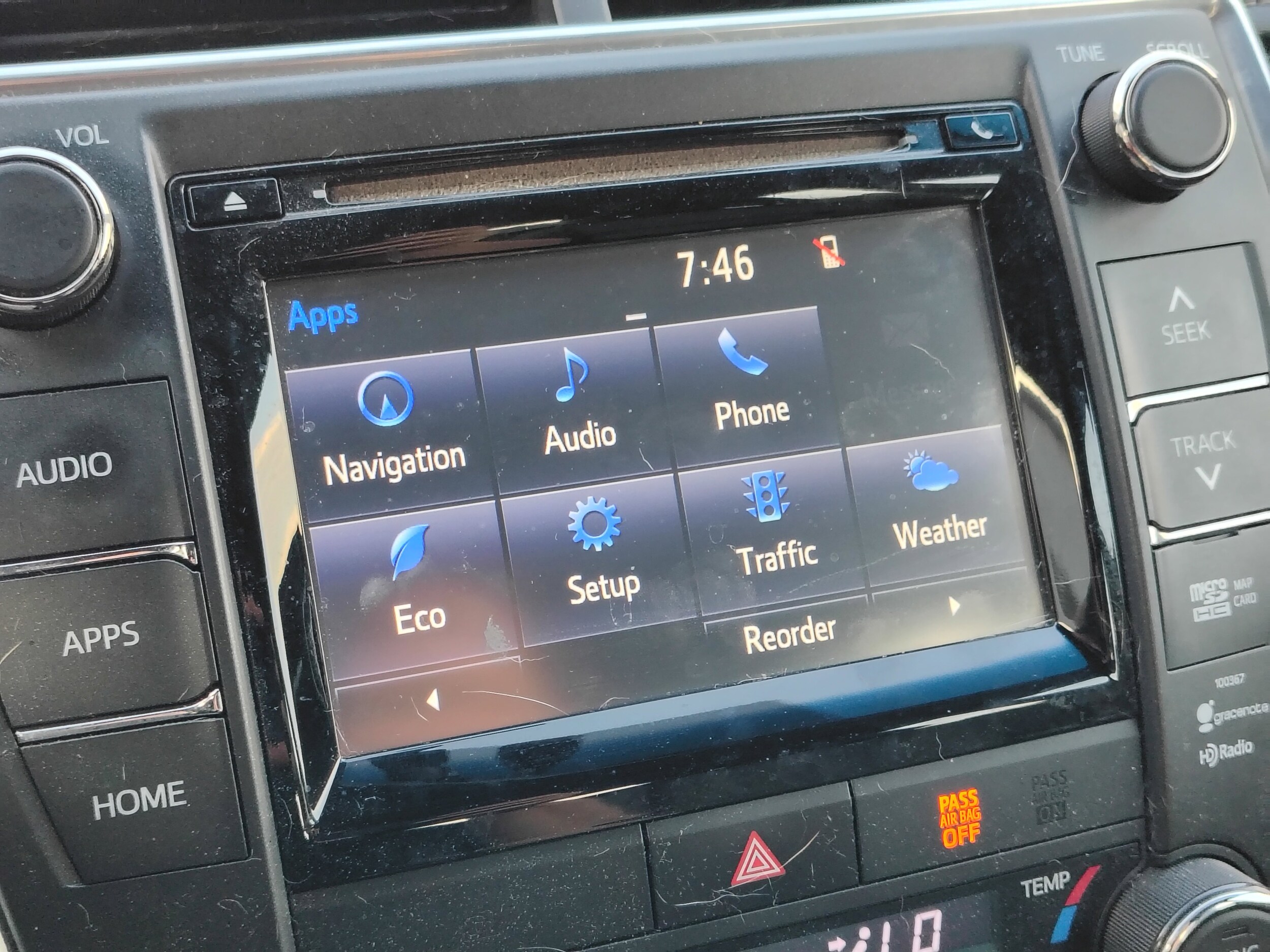 2015 Toyota Camry Hybrid XLE photo 2