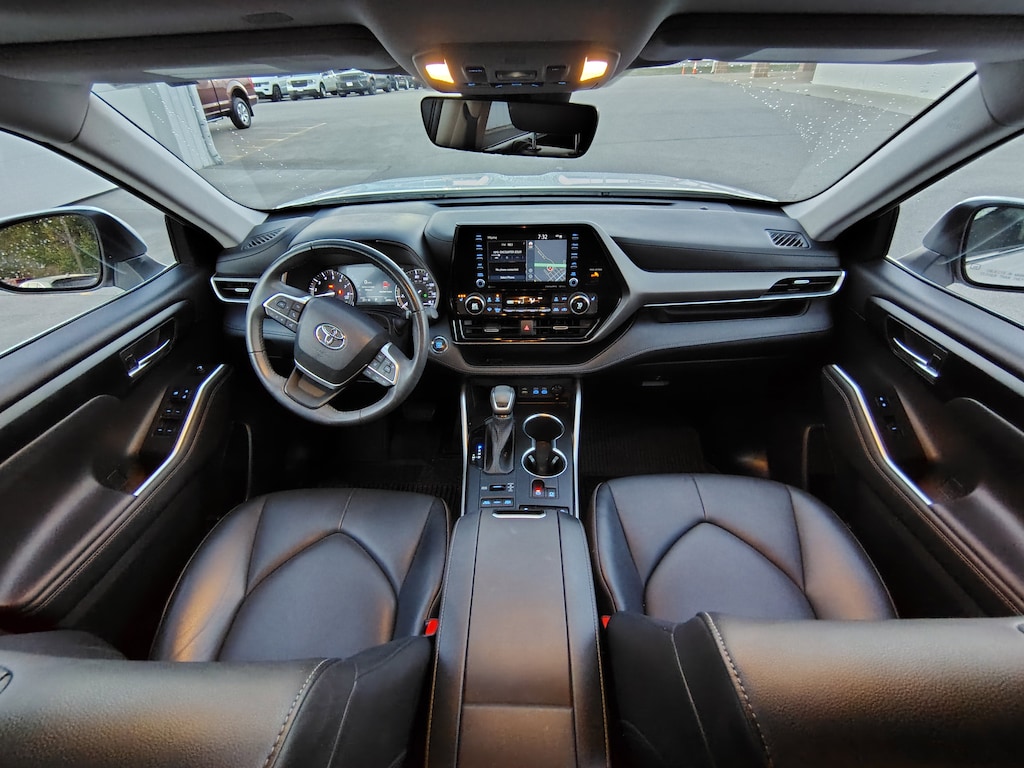 Used 2022 Toyota Highlander XLE SUV