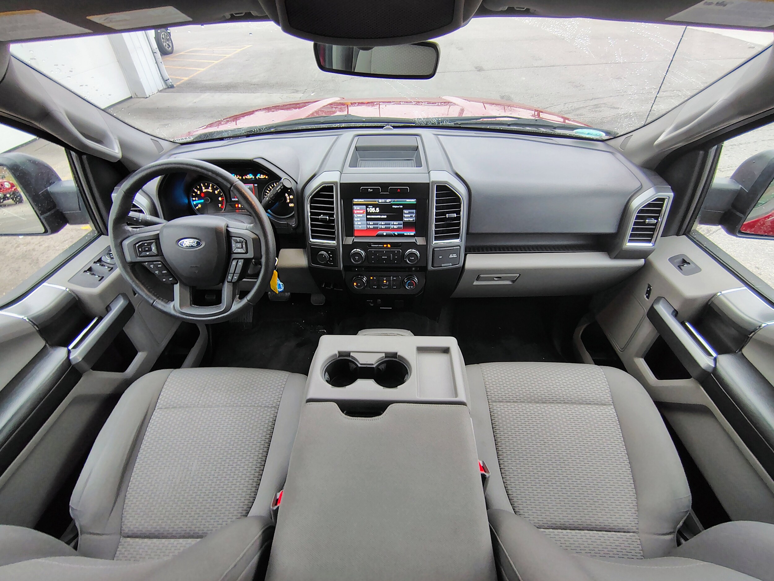 2015 Ford F-150 XLT photo 2