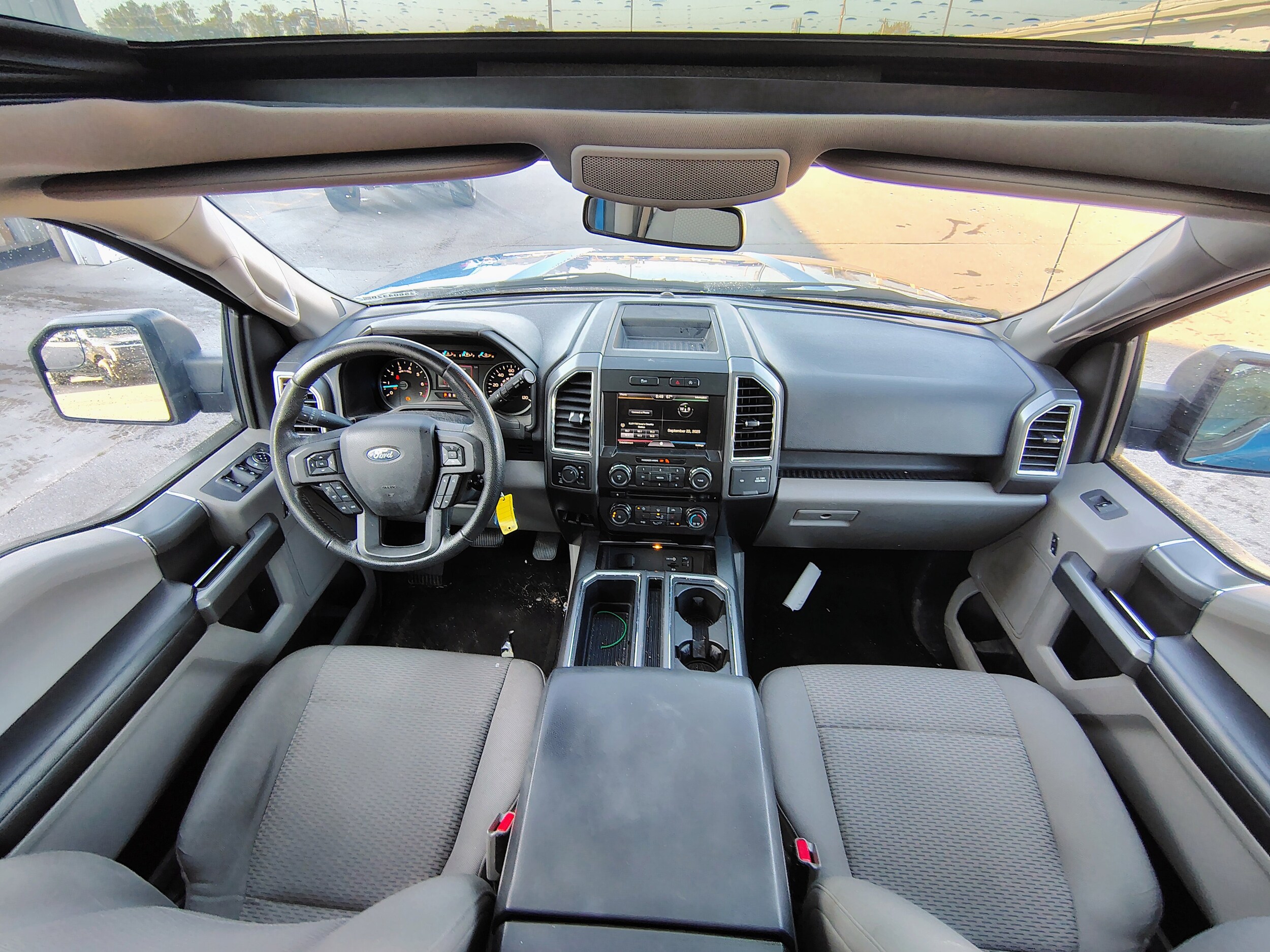 2015 Ford F-150 XLT photo 2