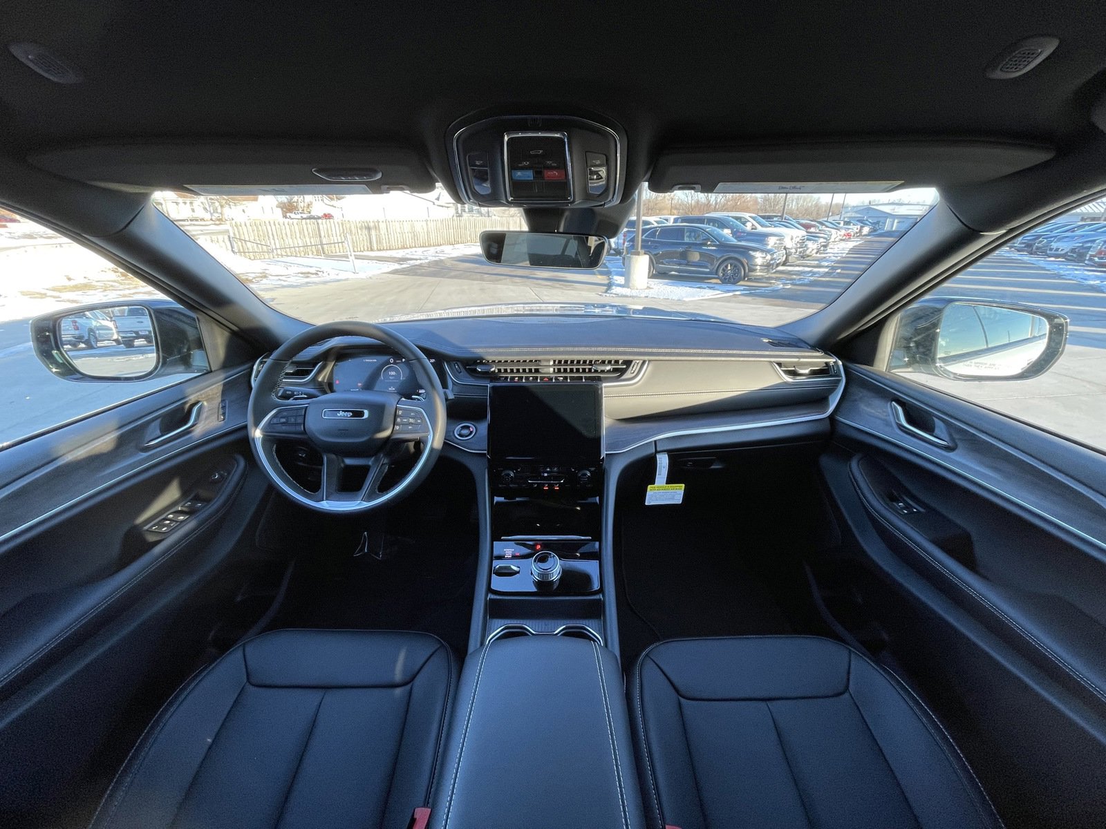 2025 Jeep Grand Cherokee Limited photo 2