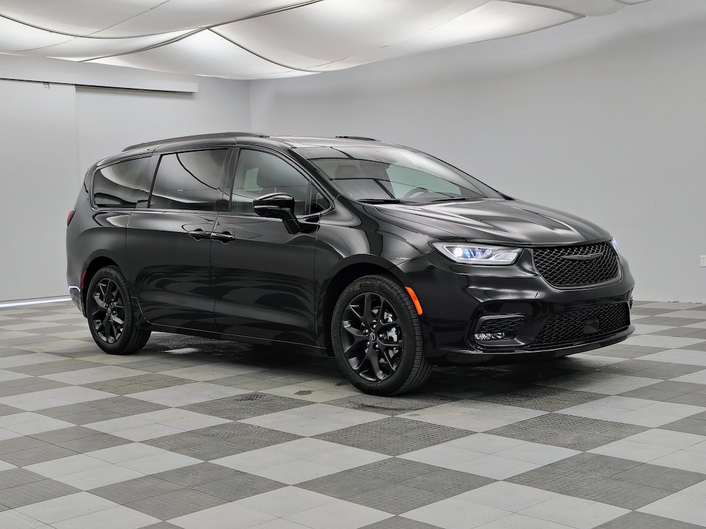 New 2026 Chrysler Pacifica Select Van