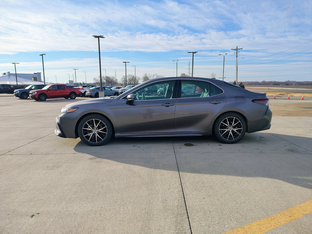 Used 2023 Toyota Camry SE Car