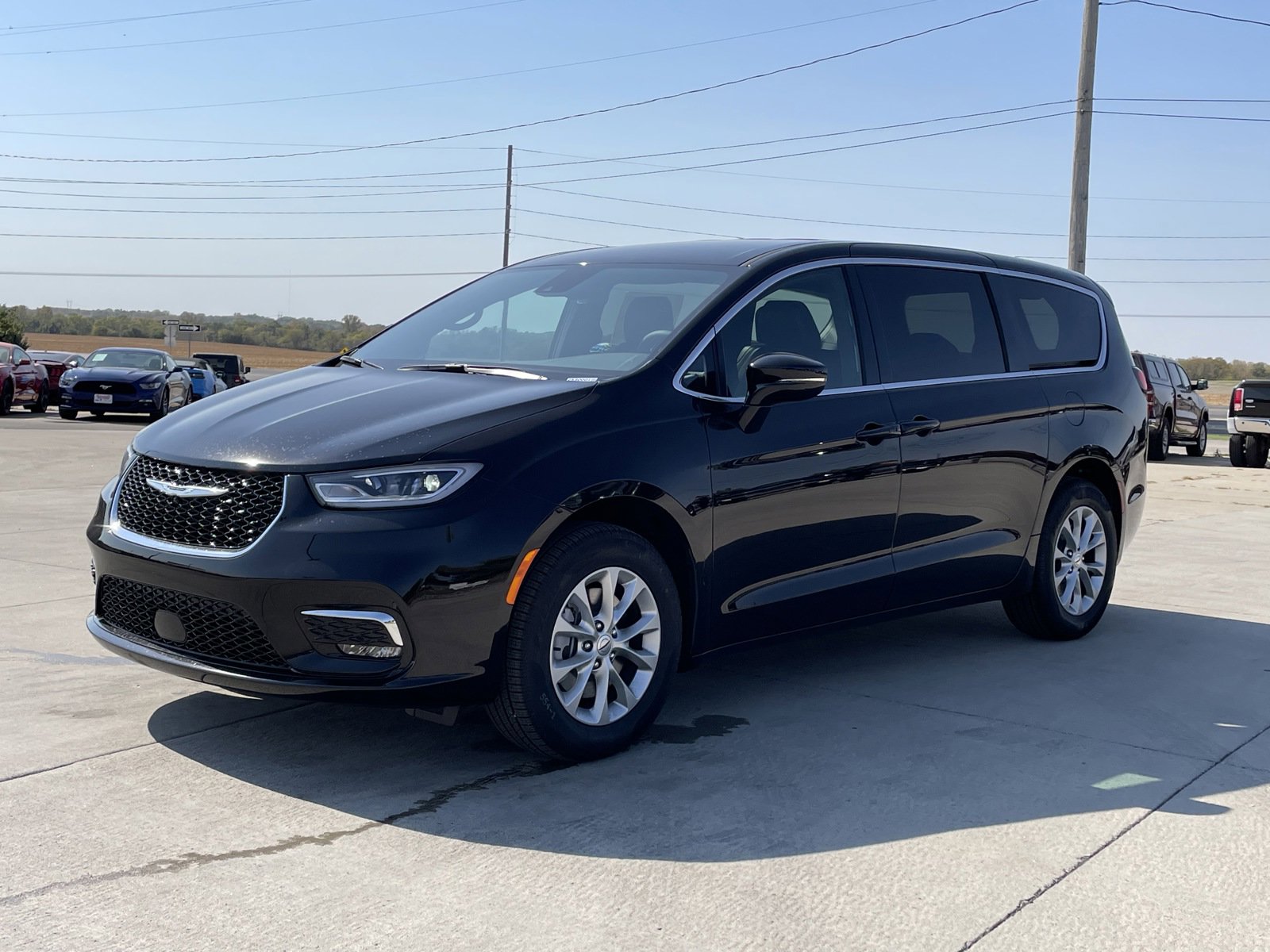 2025 Chrysler Pacifica photo 3