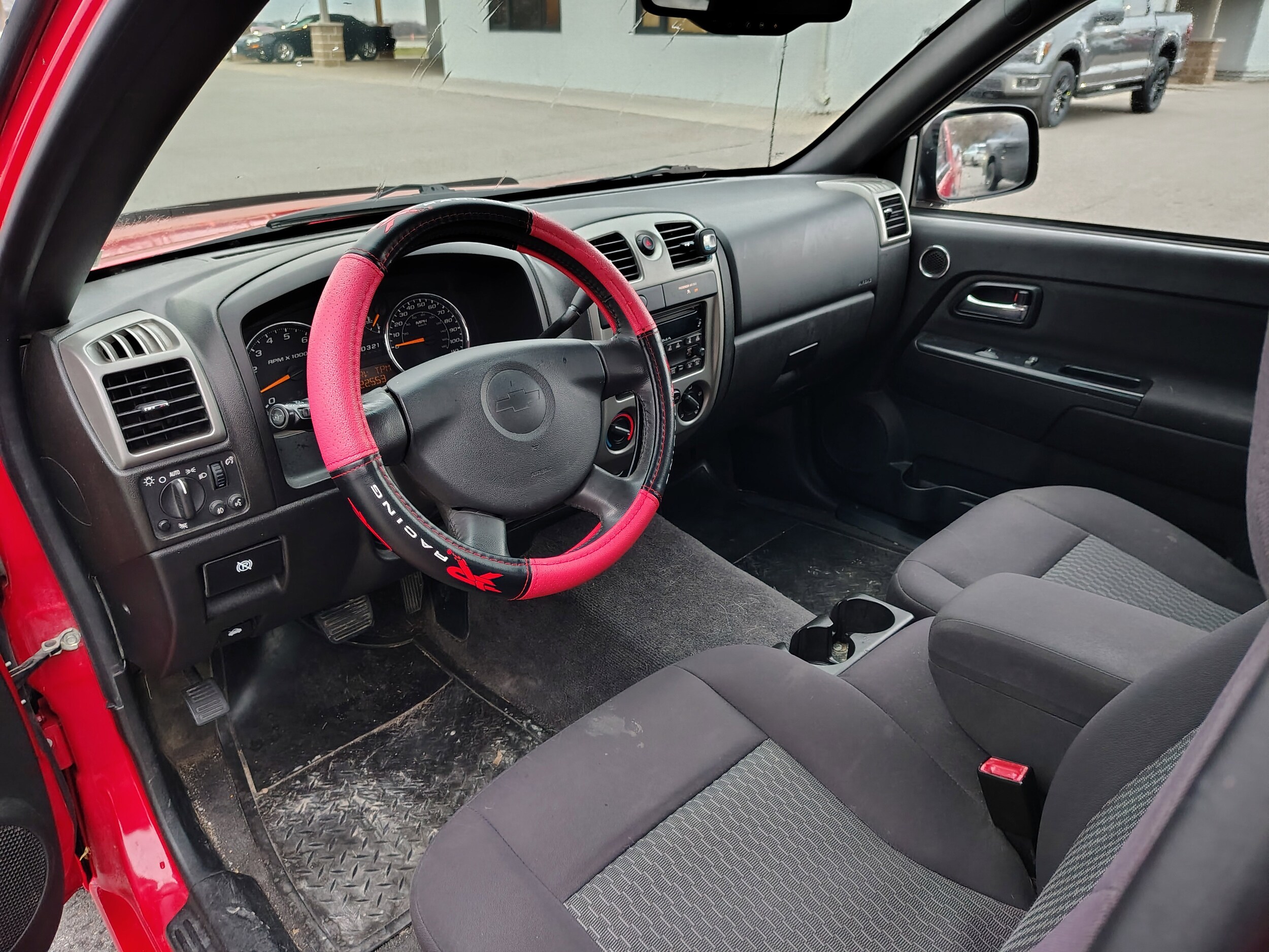 2012 Chevrolet Colorado LT photo 2