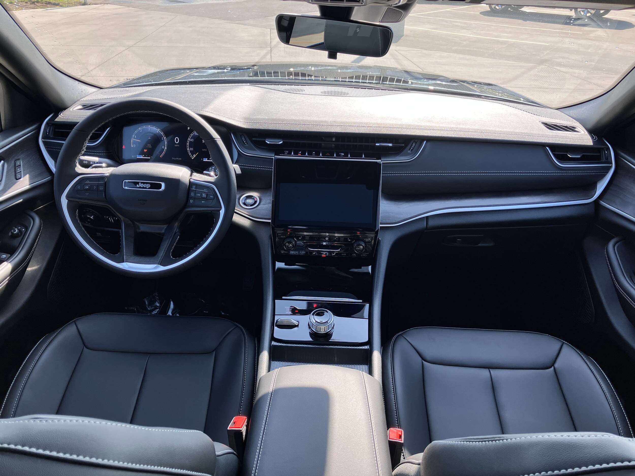 2025 Jeep Grand Cherokee Limited photo 2