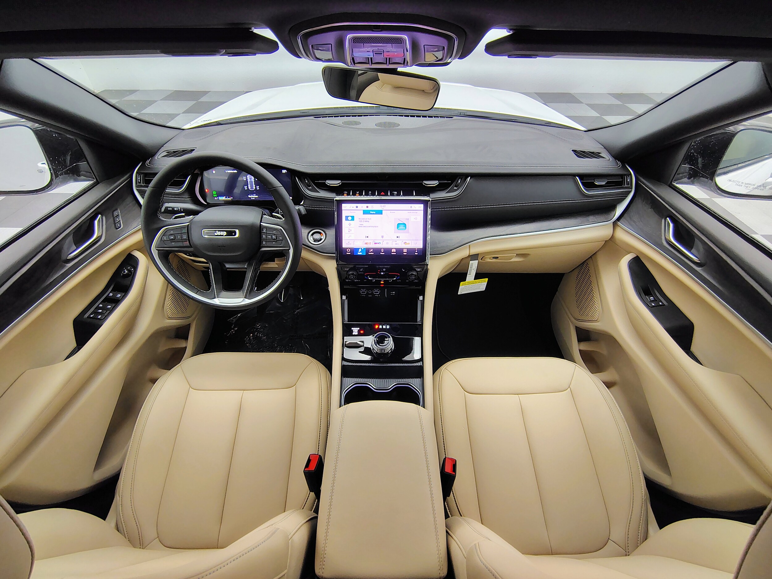 2025 Jeep Grand Cherokee Limited photo 2