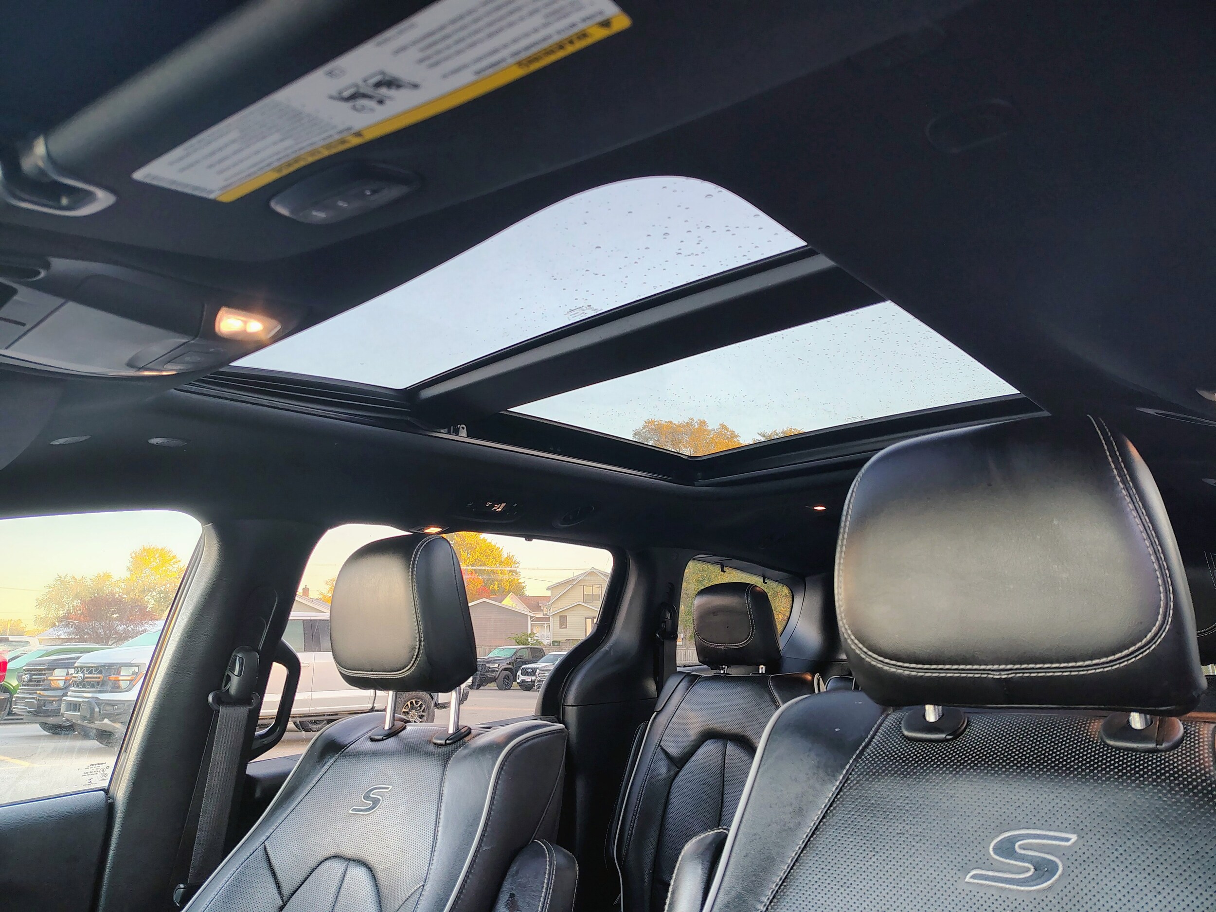 2020 Chrysler Pacifica Limited photo 2