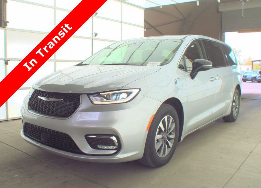2024 Chrysler Pacifica Hybrid Select PHEV's photo