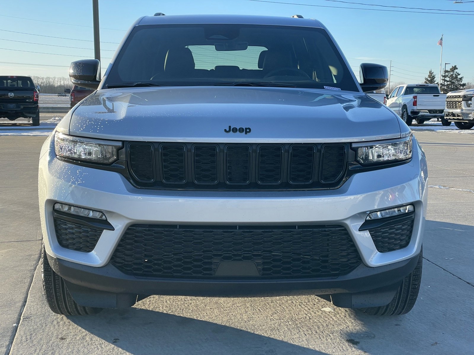2025 Jeep Grand Cherokee Limited photo 3