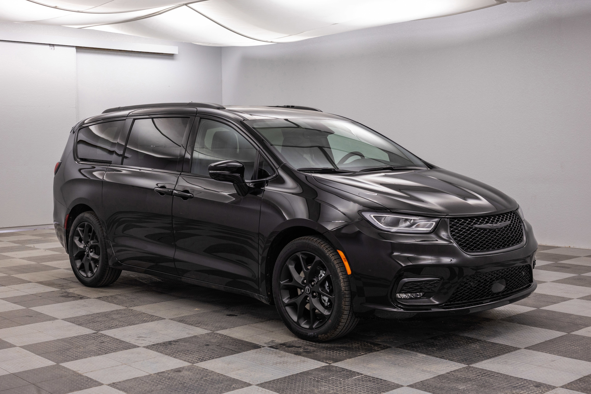2026 Chrysler Pacifica Select's photo