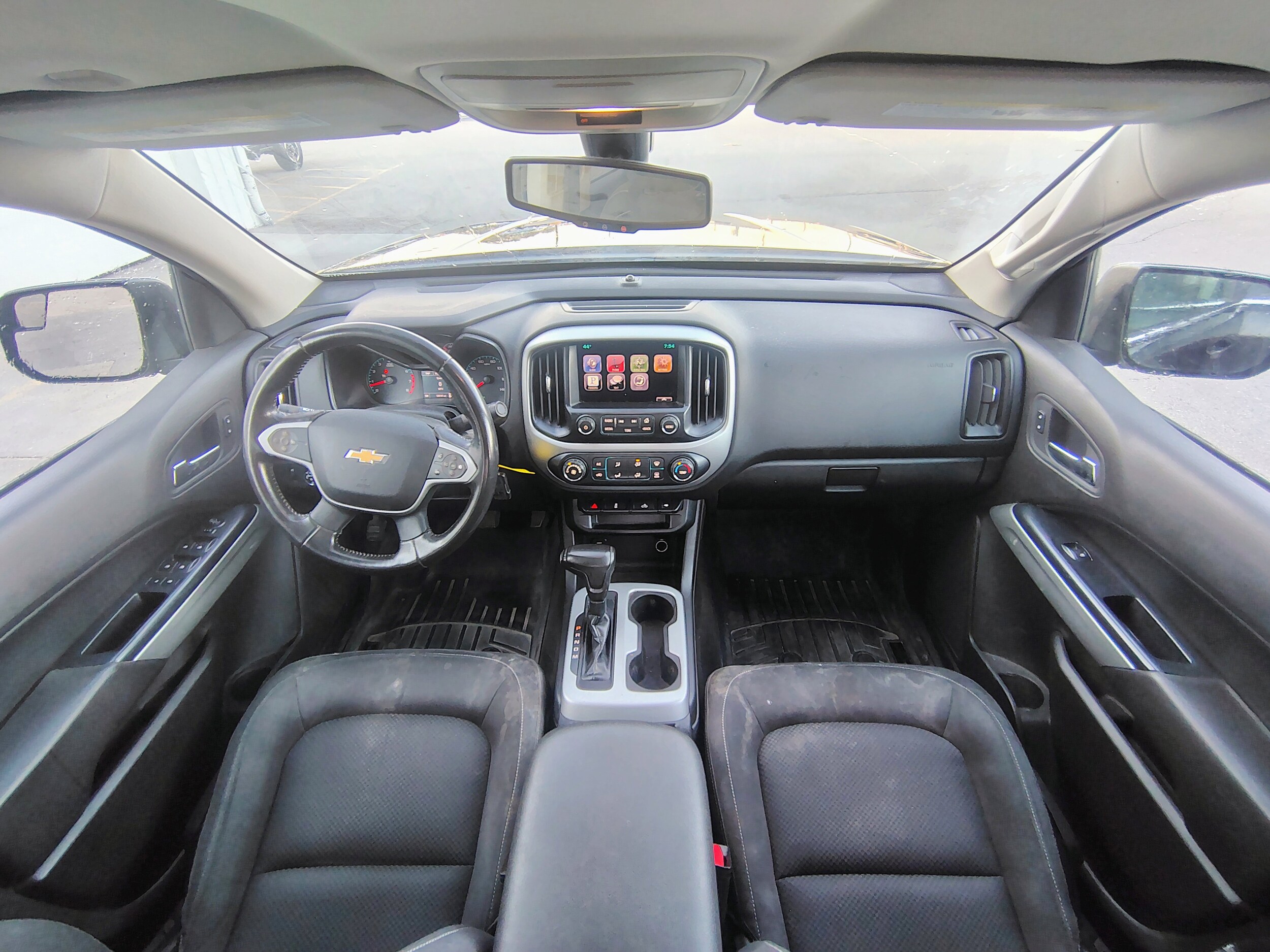 2015 Chevrolet Colorado LT photo 2