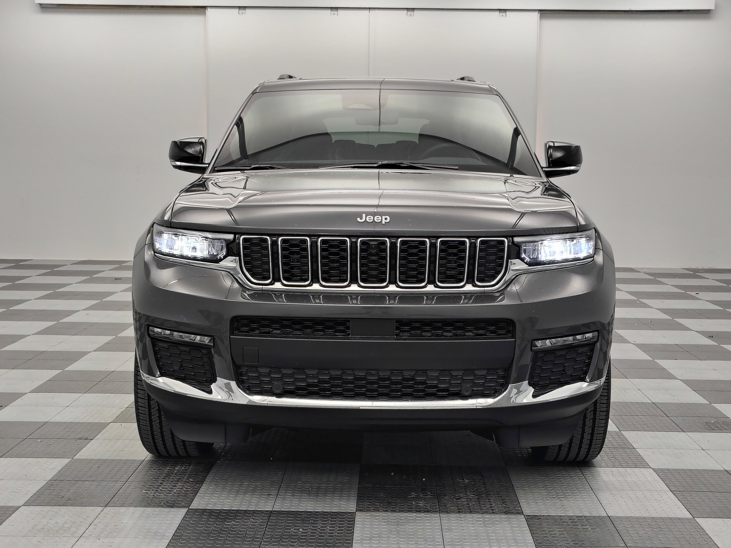 2025 Jeep Grand Cherokee Limited photo 4