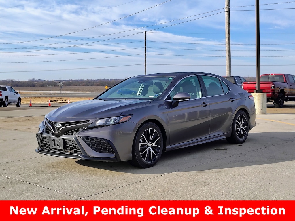 Used 2023 Toyota Camry SE Car
