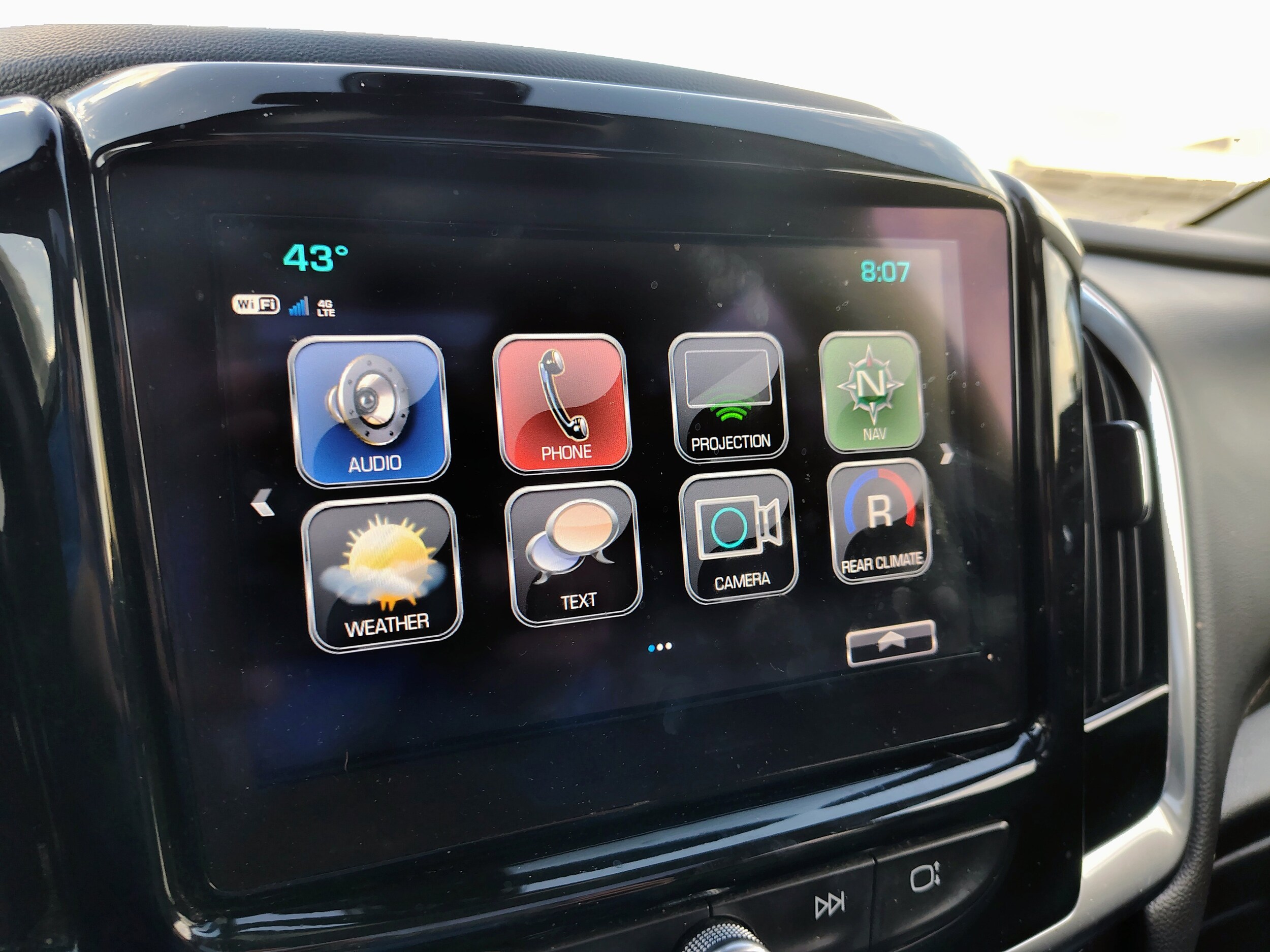 2018 Chevrolet Traverse Premier photo 2