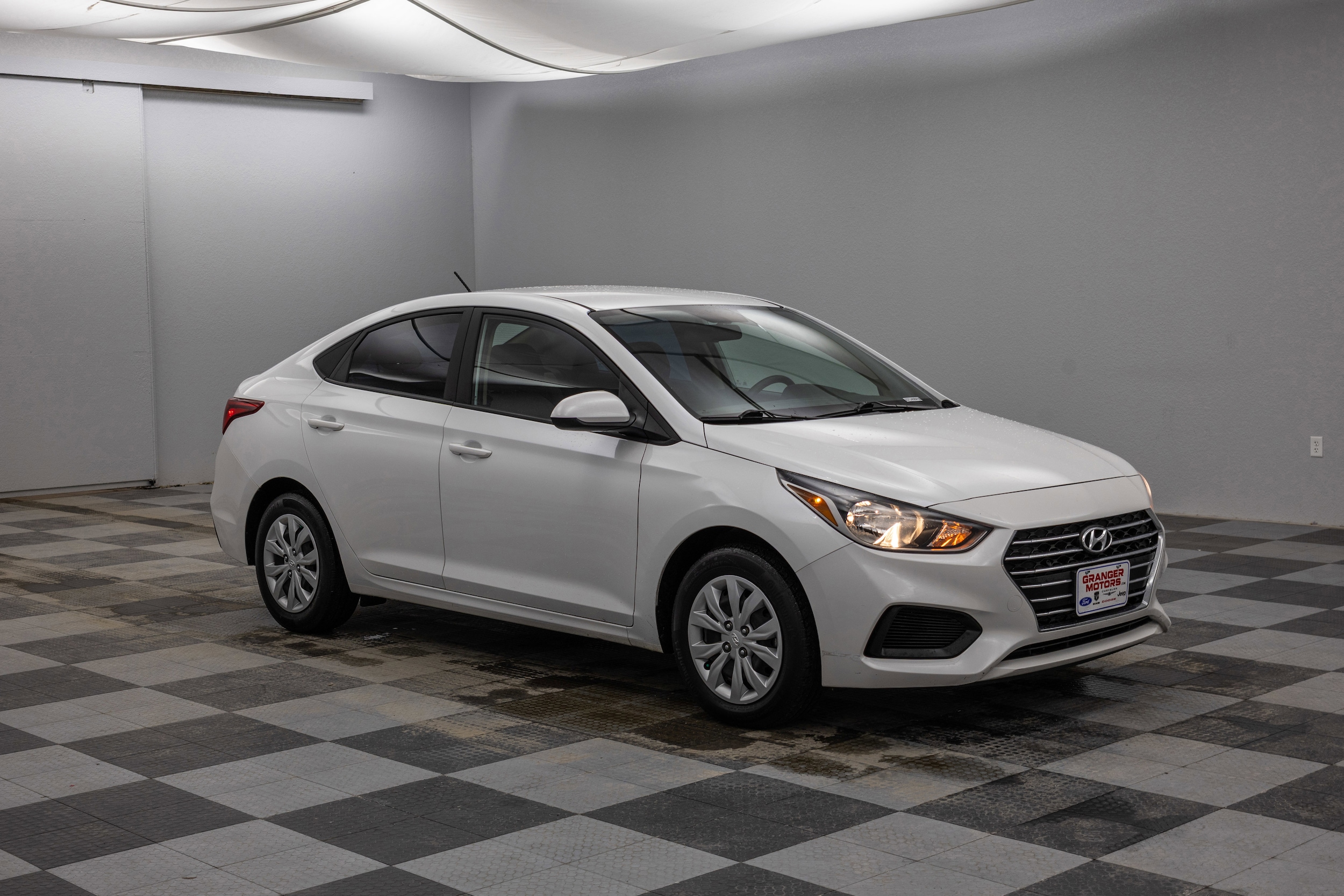 2022 Hyundai Accent SE's photo
