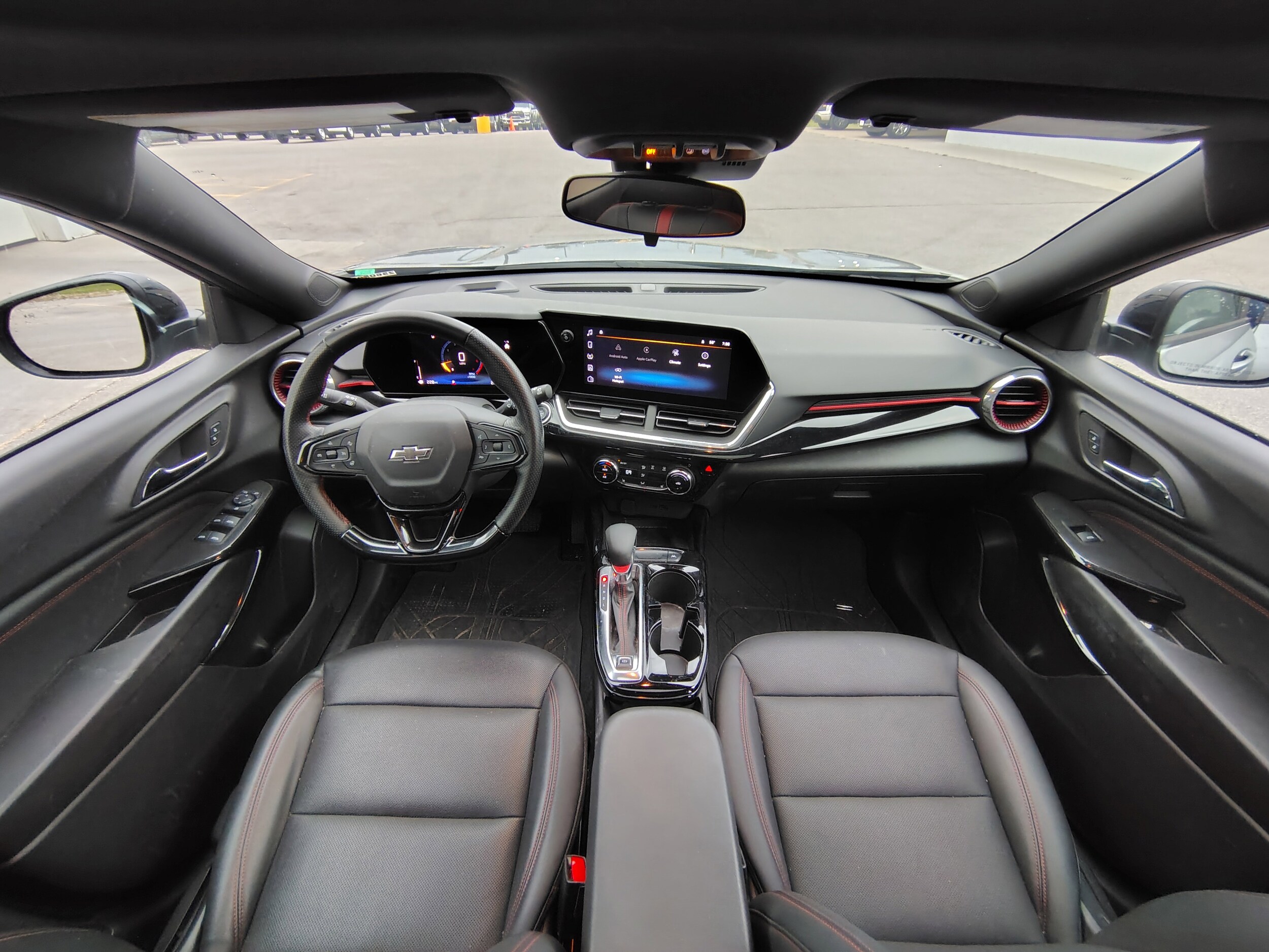2024 Chevrolet Trax photo 2