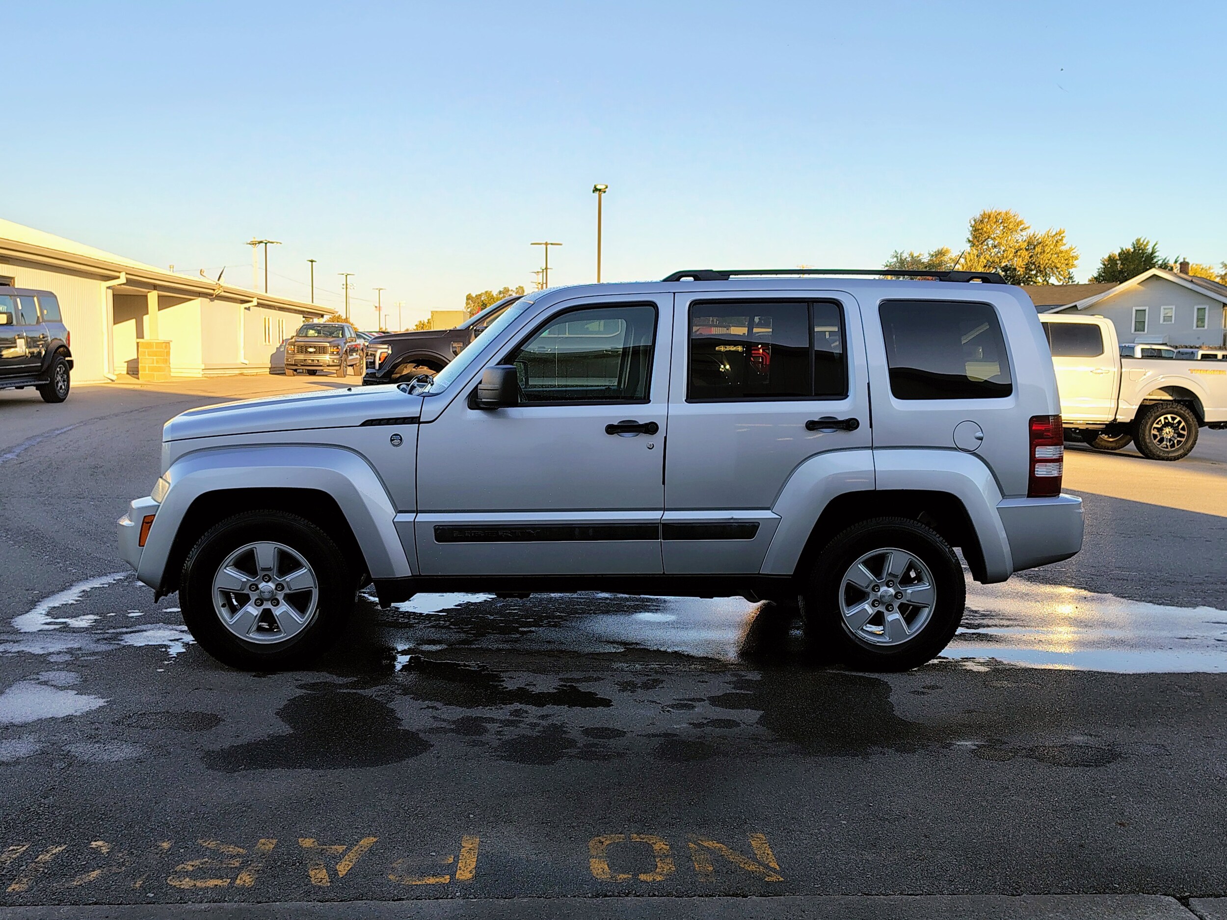 2010 Jeep Liberty Sport photo 3