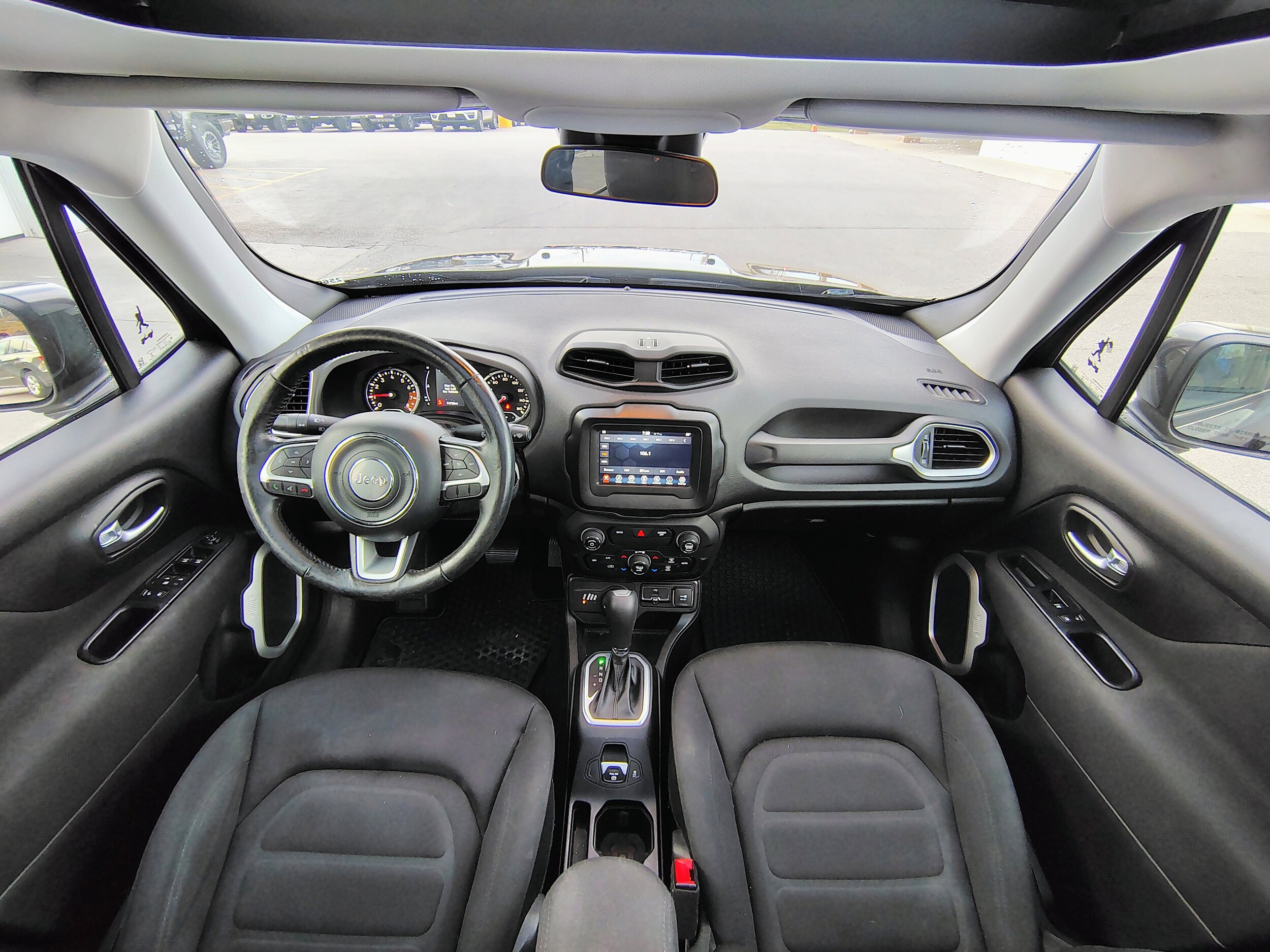 2019 Jeep Renegade Latitude photo 2