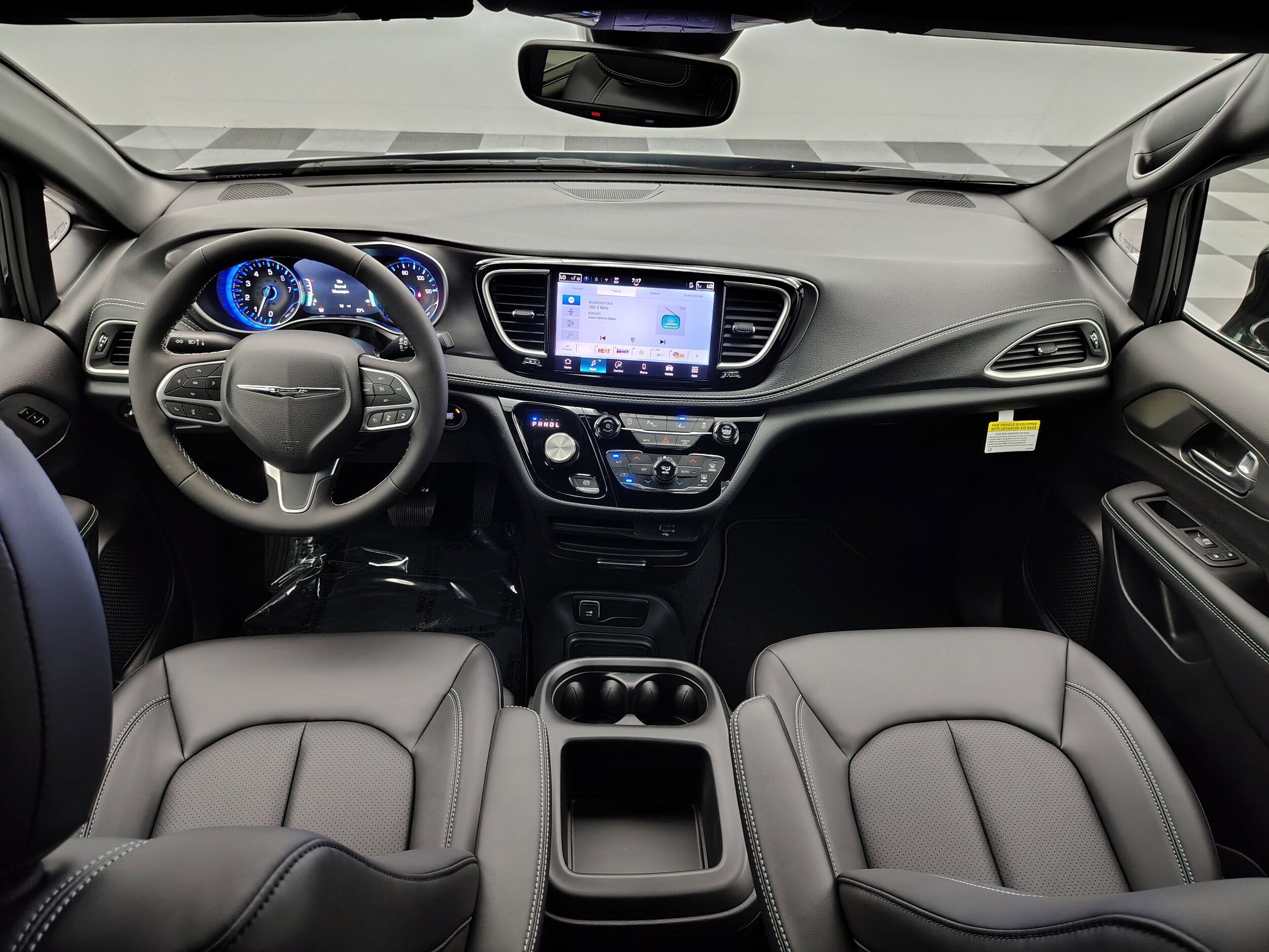 2026 Chrysler Pacifica photo 2