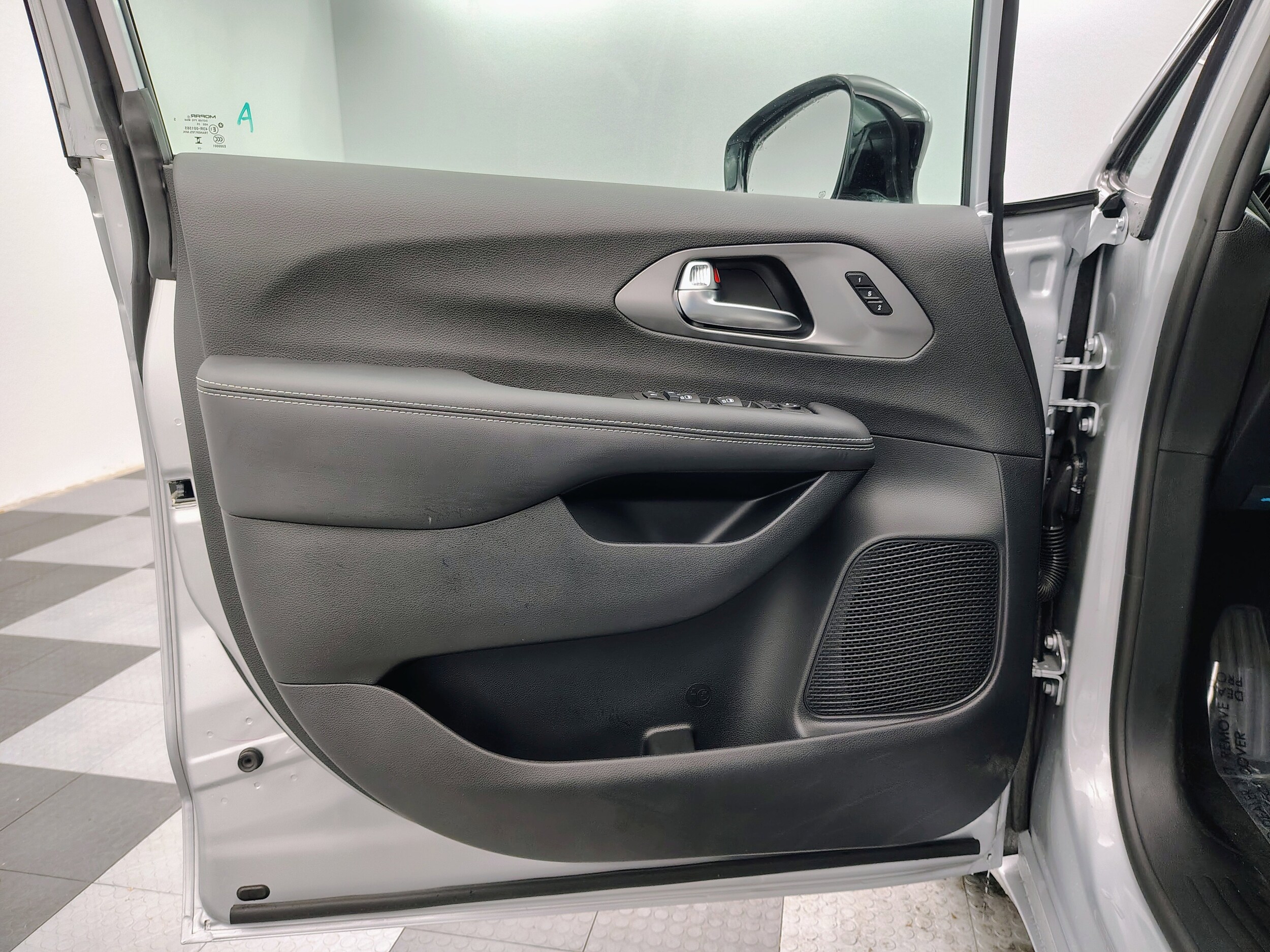 2026 Chrysler Pacifica Select - Photo 19