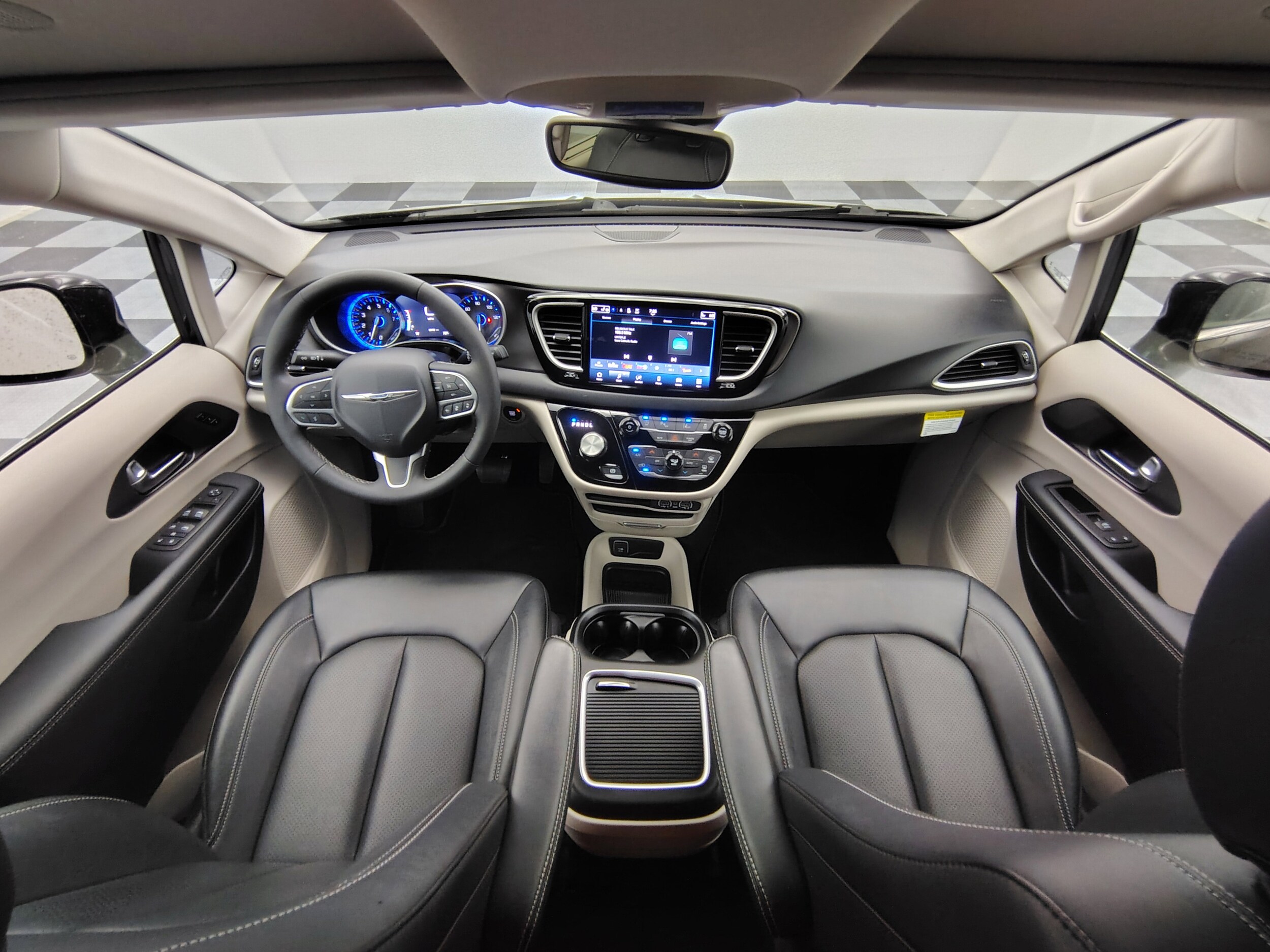 2024 Chrysler Pacifica Touring L photo 2