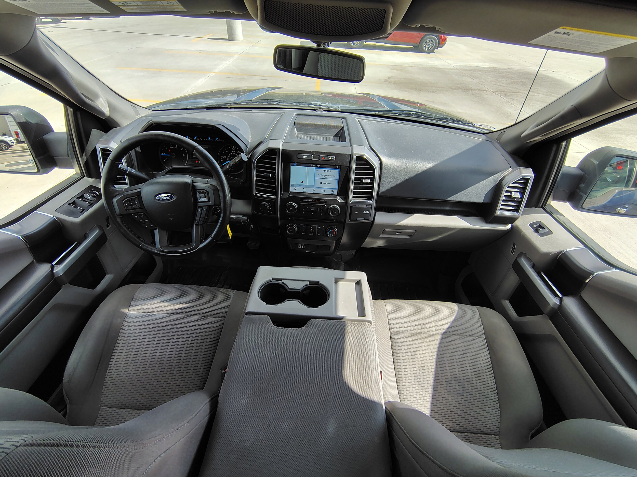 2017 Ford F-150 XLT photo 2