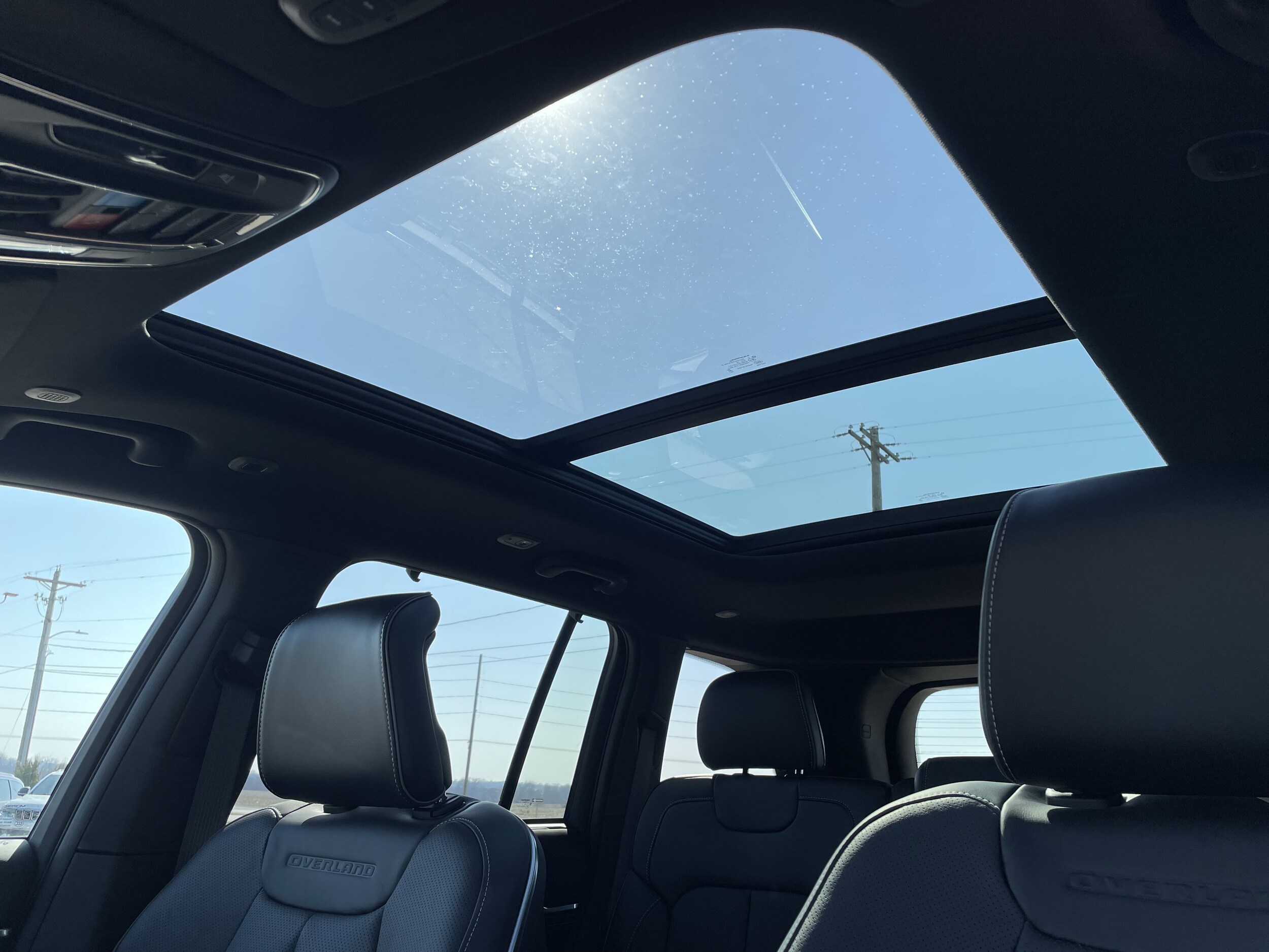 2025 Jeep Grand Cherokee Overland photo 4