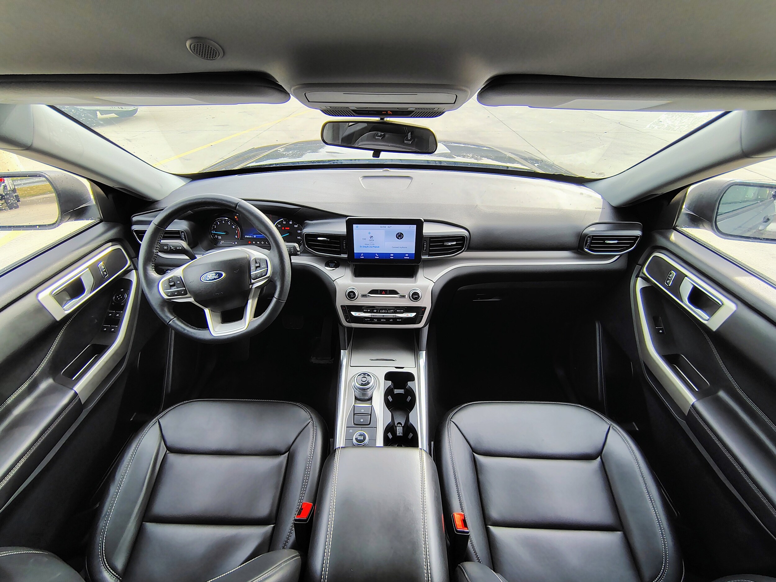 2023 Ford Explorer XLT photo 2