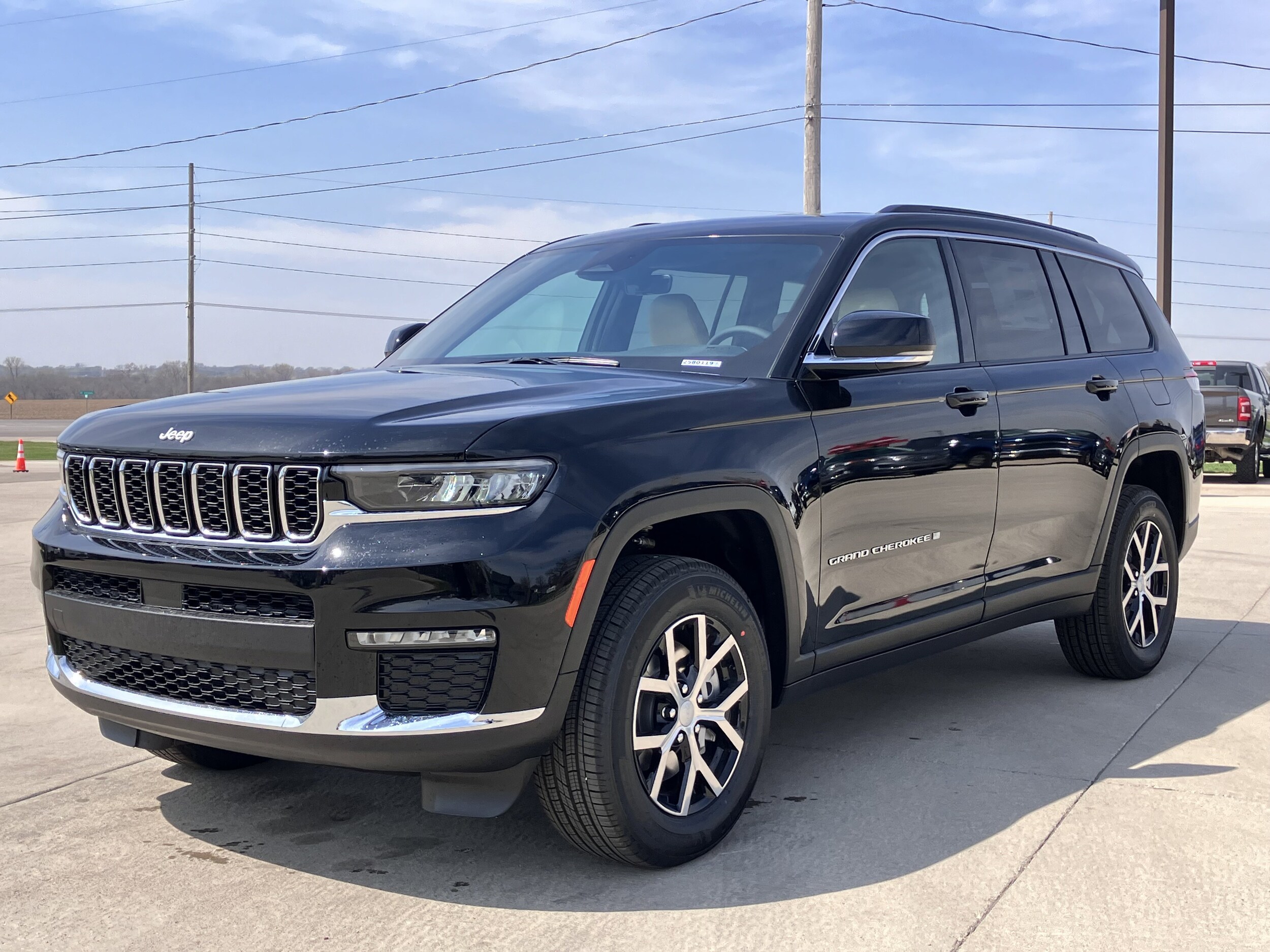 2025 Jeep Grand Cherokee Limited photo 4