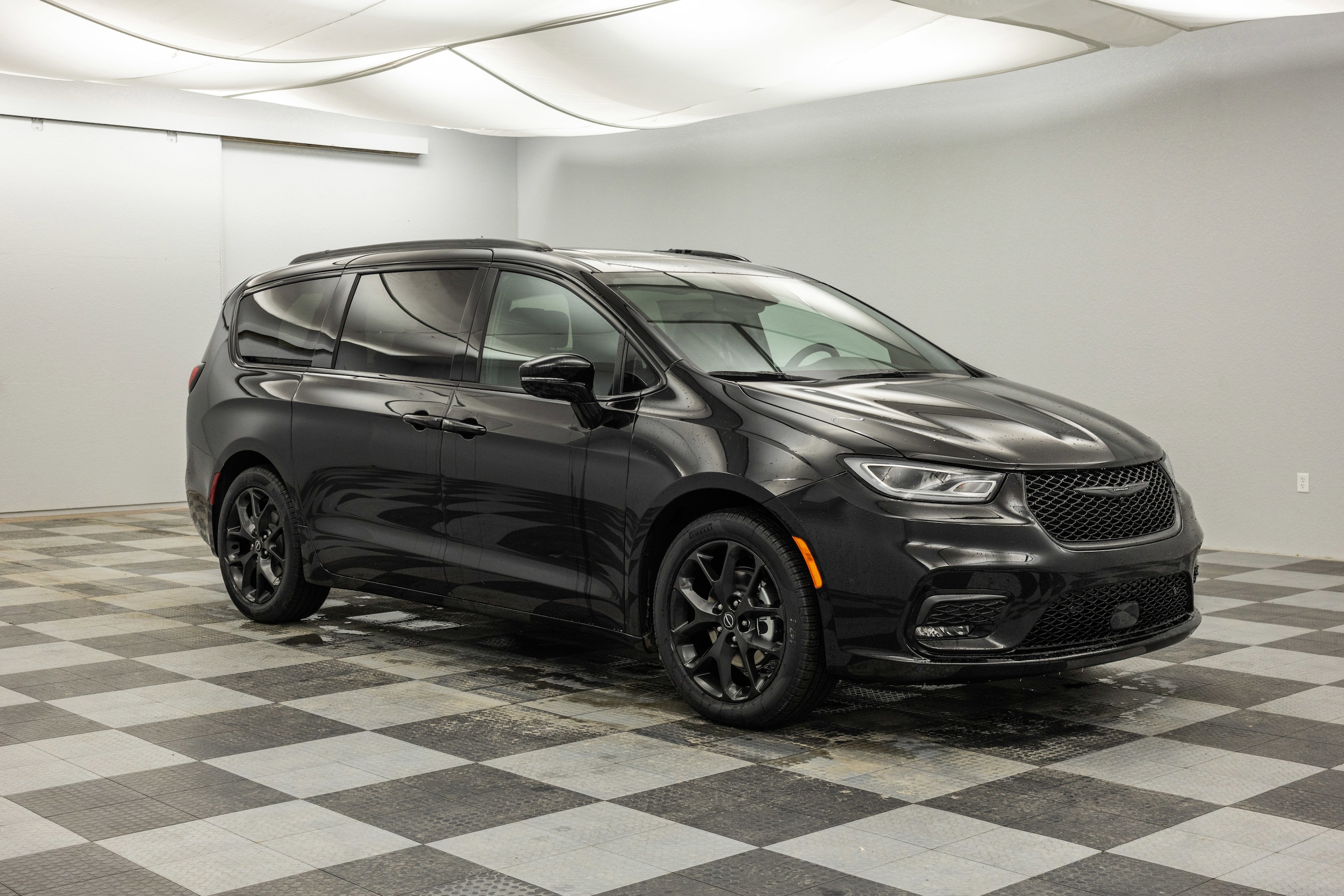 2026 Chrysler Pacifica Limited's photo