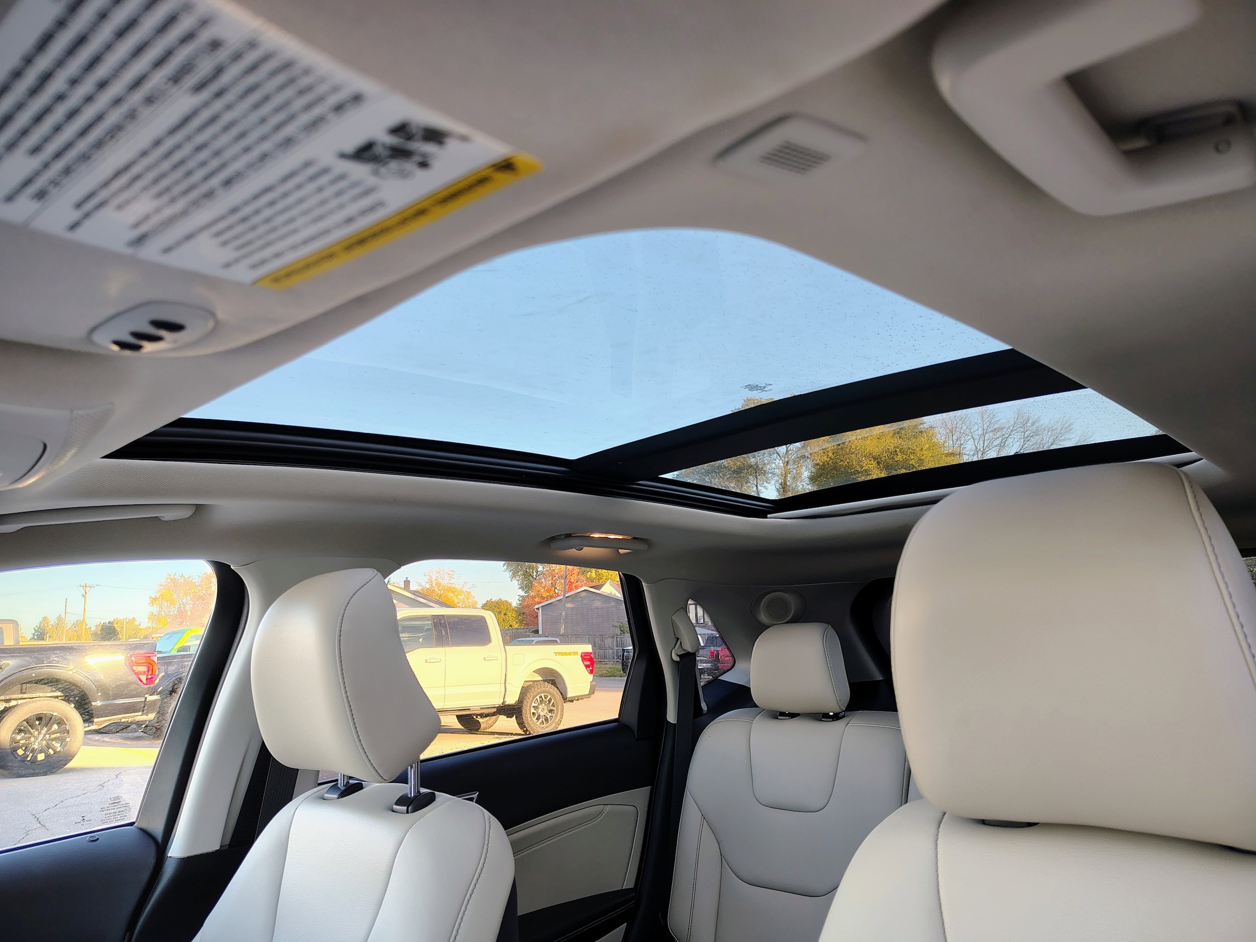 2022 Ford Edge Titanium photo 2